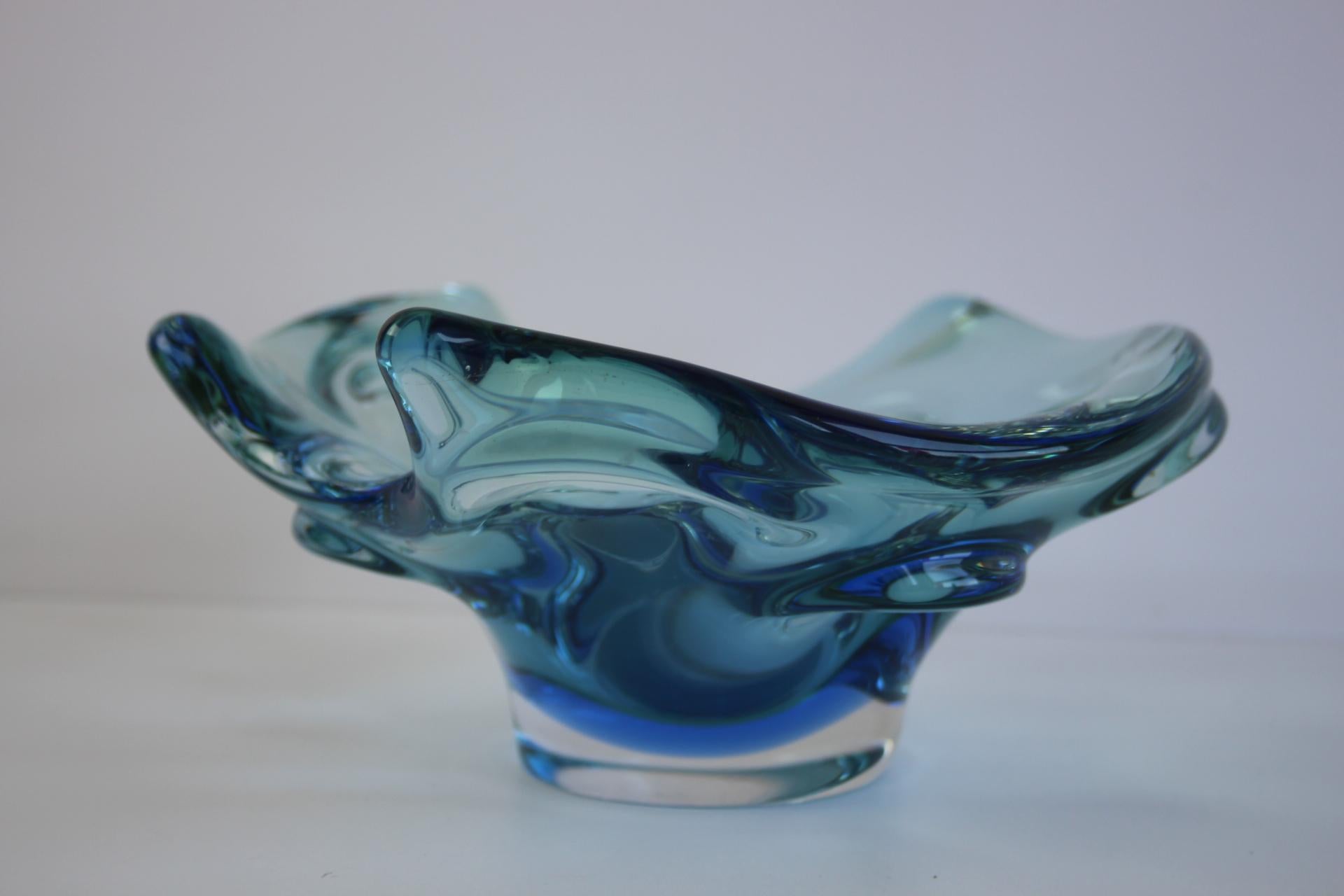Mid-Century Czech Art Glass Bowl by Chribska, Blue & Green, 1960s In Good Condition For Sale In Praha, CZ
