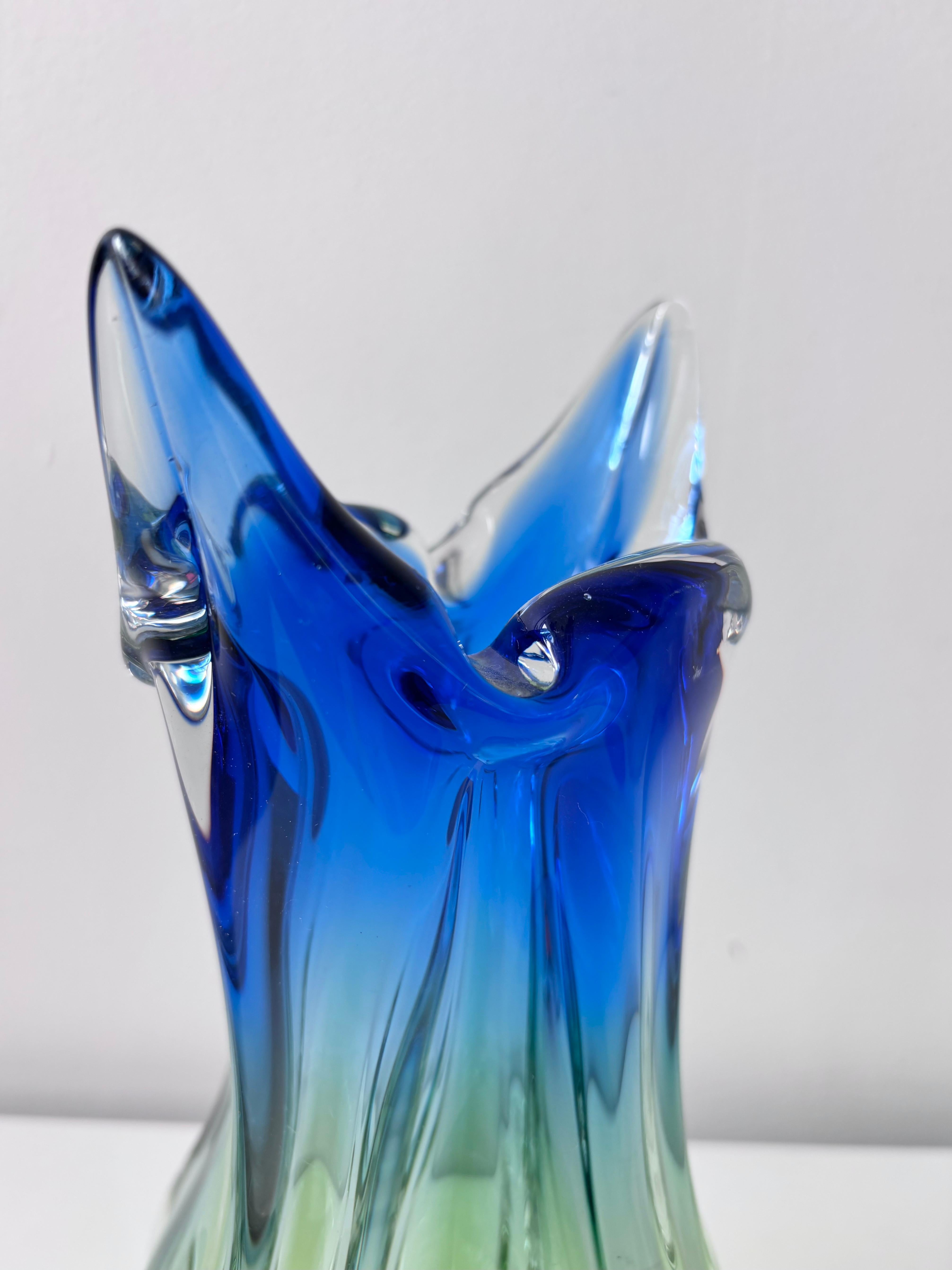Vetro artistico Vaso in vetro artistico ceco di metà secolo, Josef Hospodka, Chřibská (vetro Rubin), anni '60 in vendita