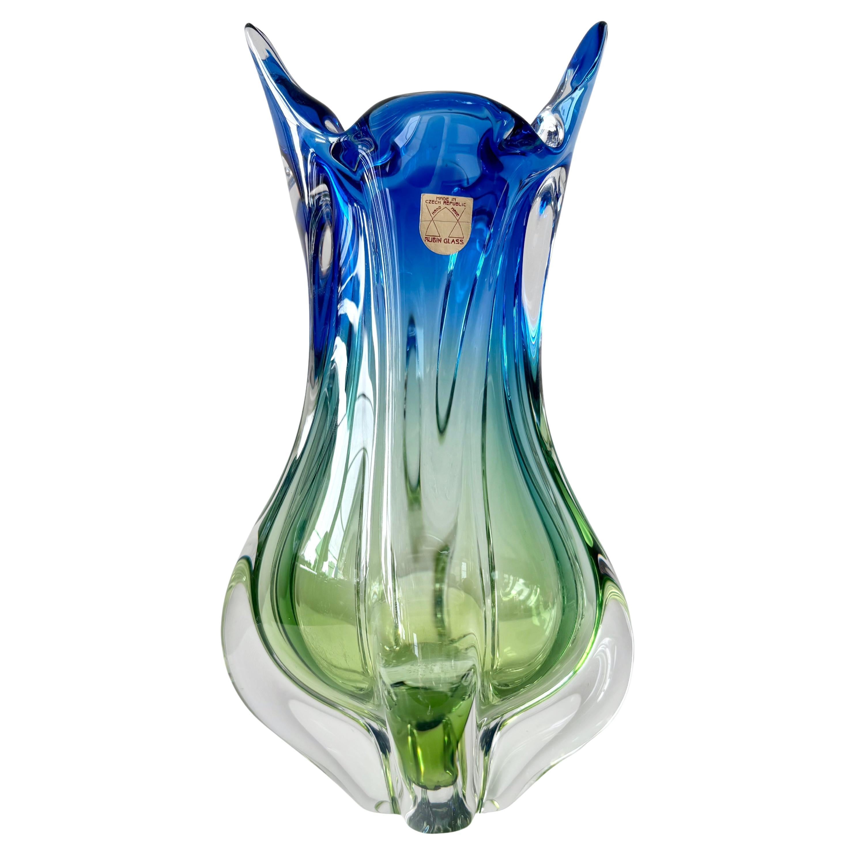Vaso in vetro artistico ceco di metà secolo, Josef Hospodka, Chřibská (vetro Rubin), anni '60 in vendita