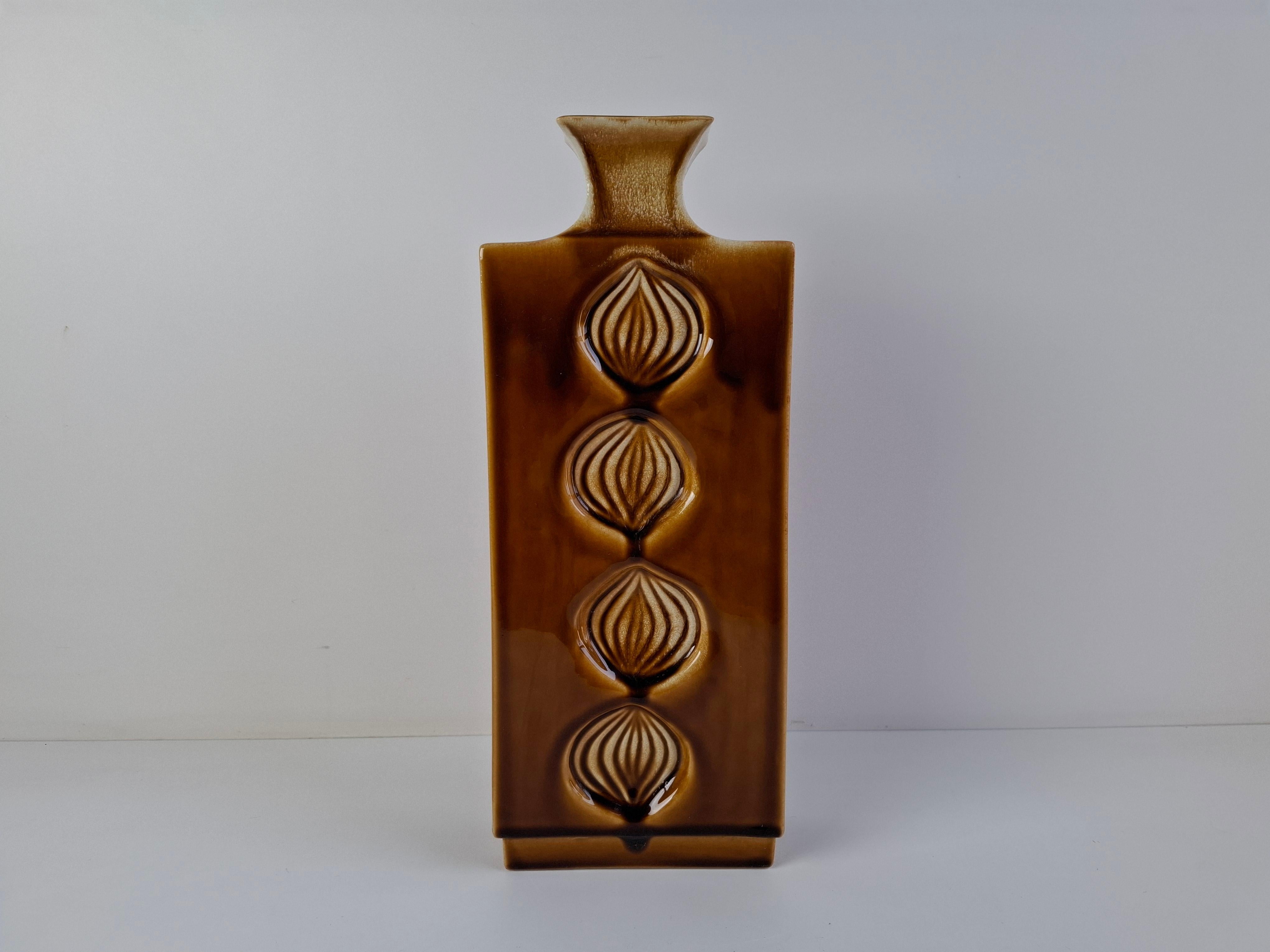 Mid-Century moderno Vaso ceco di metà secolo in ceramica marrone Ditmar Urbach, anni '60. in vendita