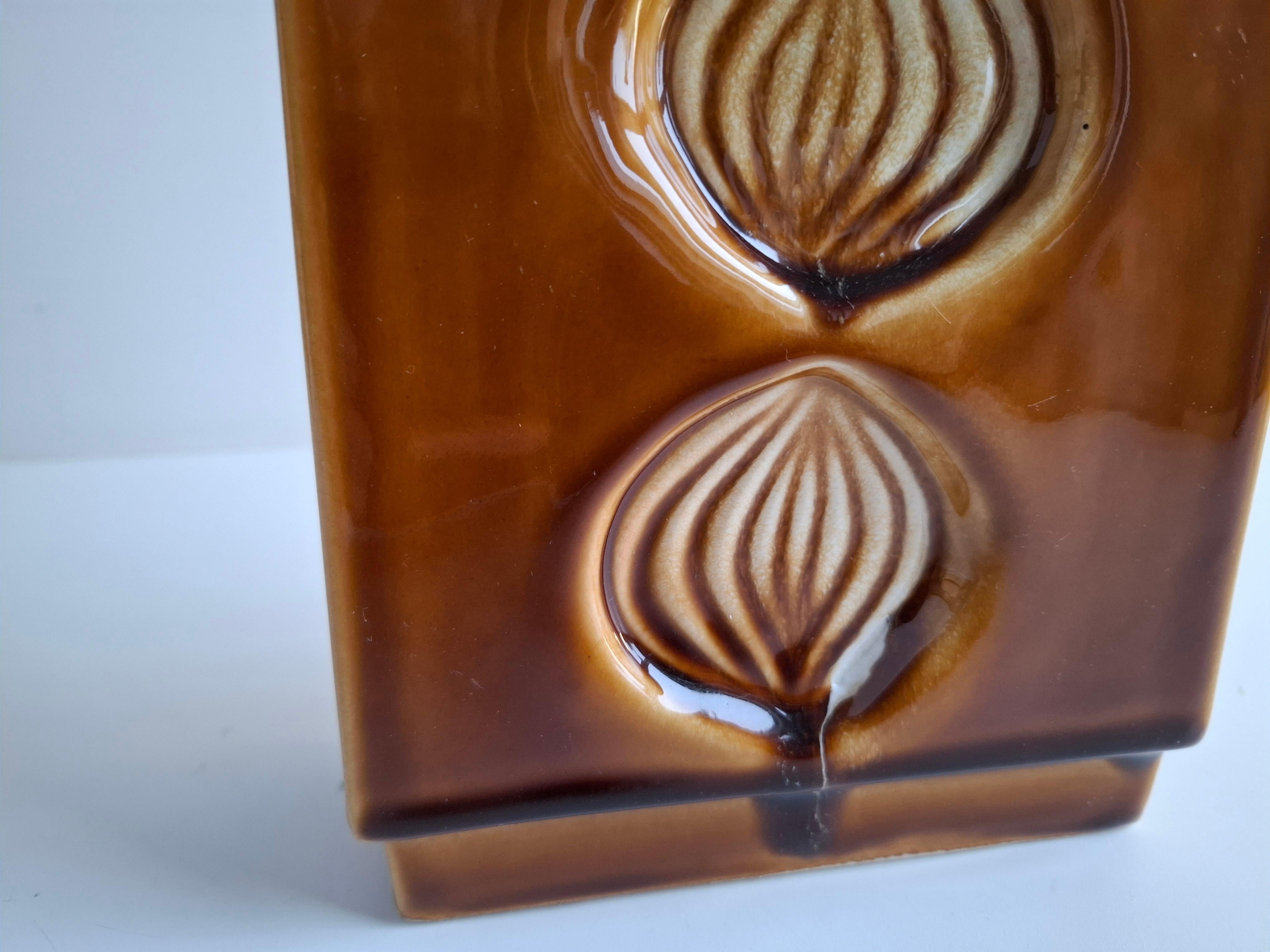 Ceramica Vaso ceco di metà secolo in ceramica marrone Ditmar Urbach, anni '60. in vendita