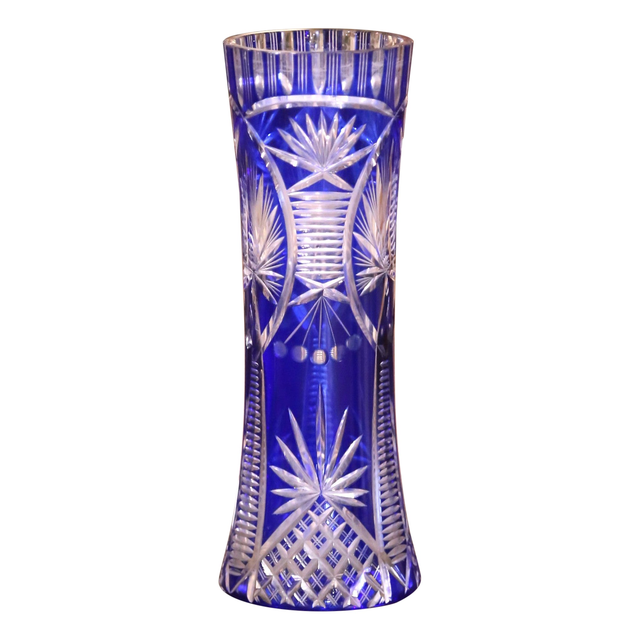Vase tchèque du milieu du siècle dernier en cristal cobalt taillé à la main