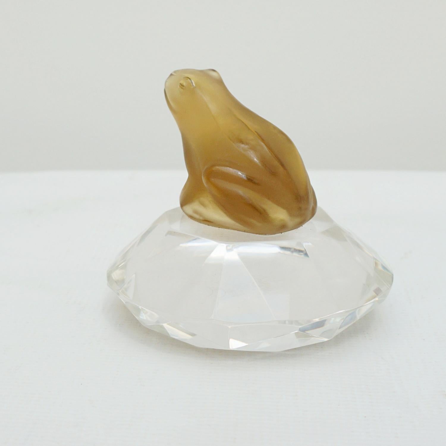 Mid-Century Czech Glass Frog Paperweight, Circa 1950  In Good Condition For Sale In Forest Row, East Sussex