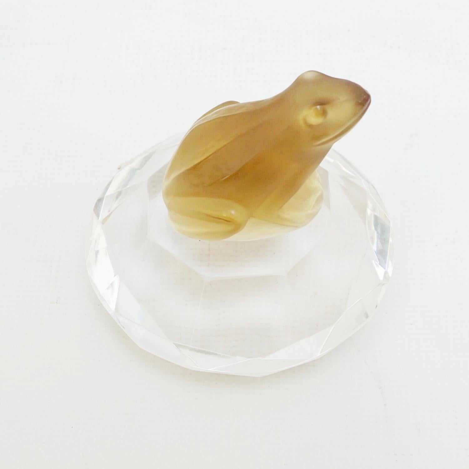 Mid-Century Czech Glass Frog Paperweight, Circa 1950  For Sale 3