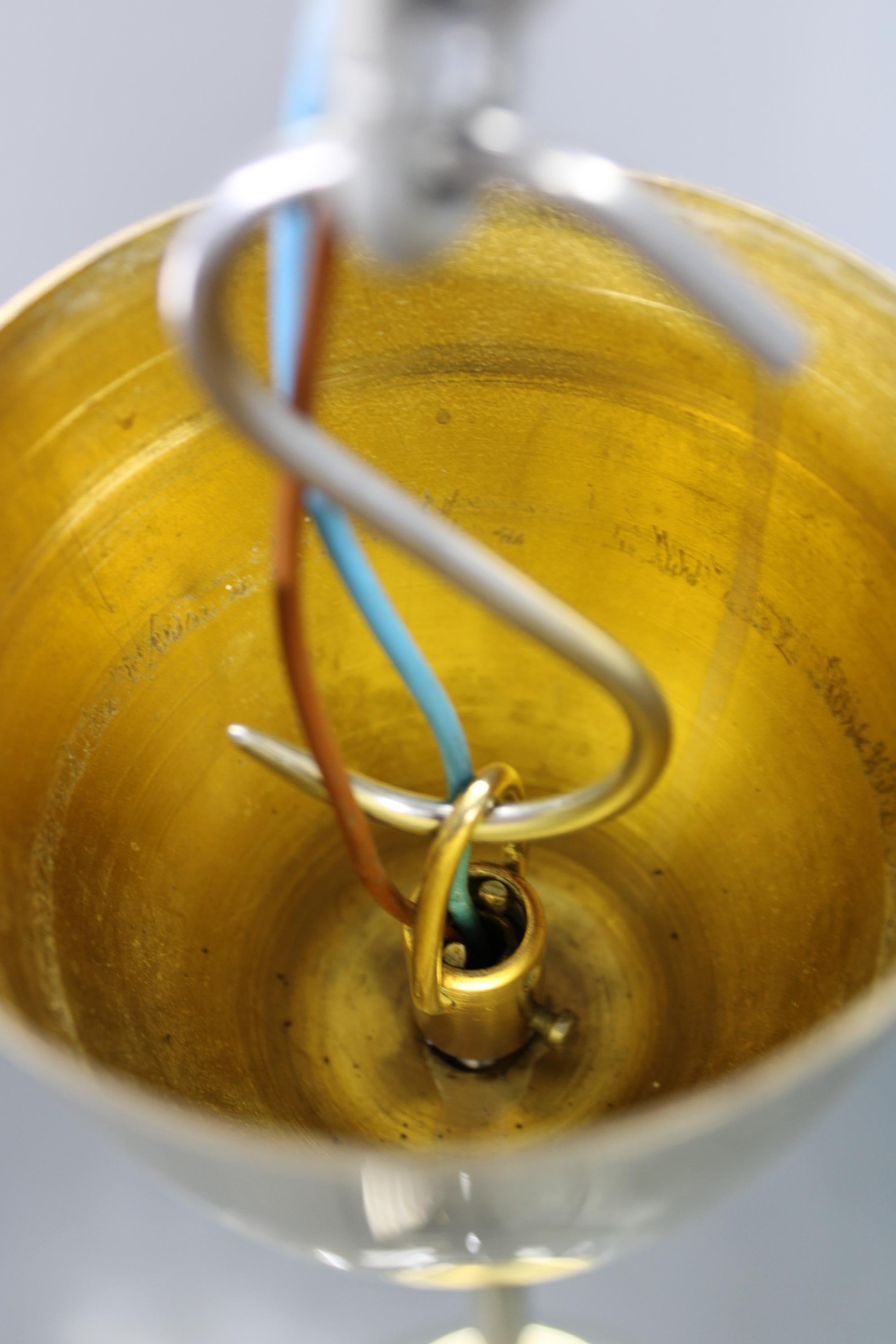 Lámpara Colgante de Cristal Checo de Mediados de Siglo Acabado en Latón Años 70 Modern Rewired en venta 4