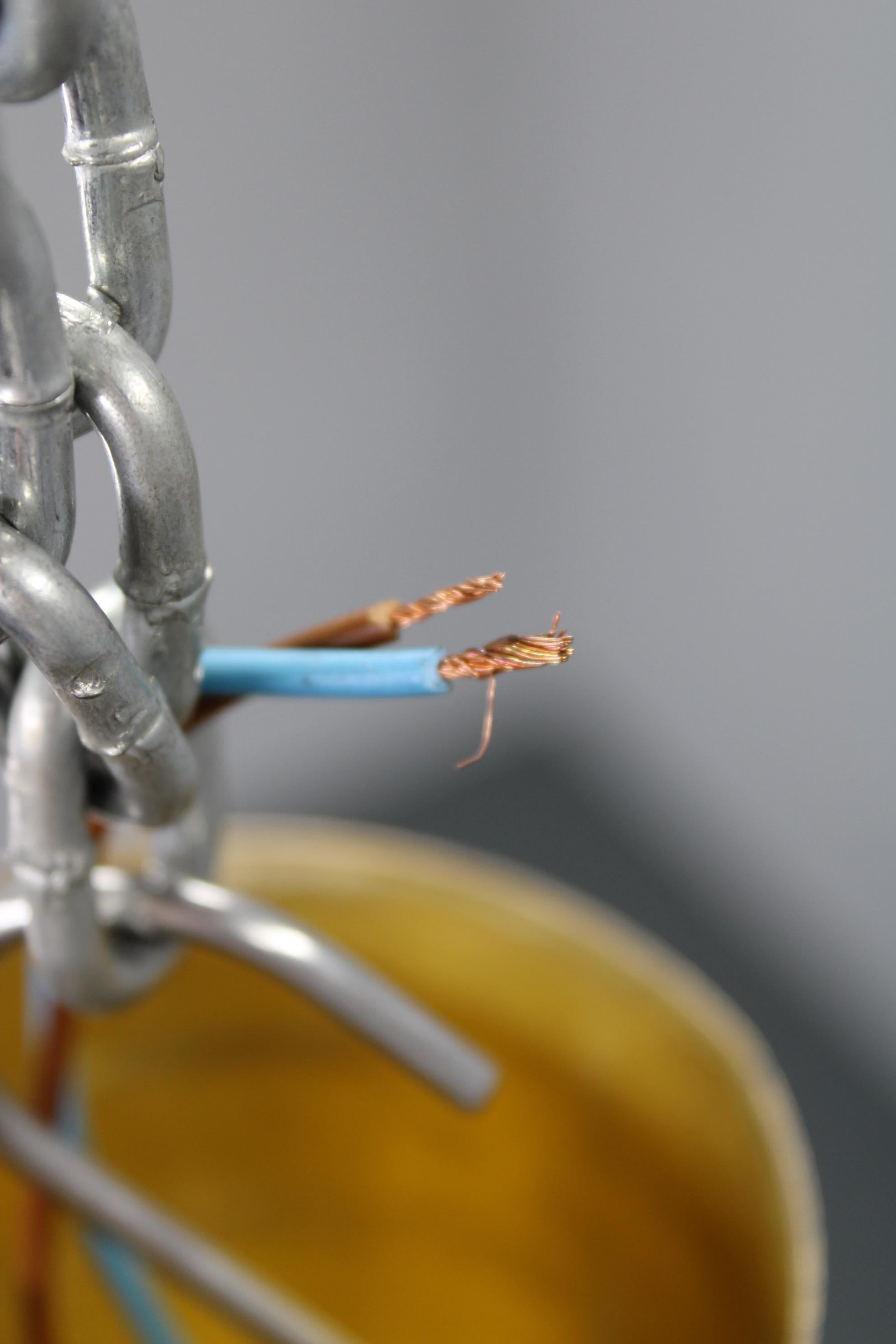 Lámpara Colgante de Cristal Checo de Mediados de Siglo Acabado en Latón Años 70 Modern Rewired en venta 5