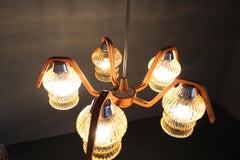 Araña de cristal de madera checa de mediados de siglo, restaurada en los años 70