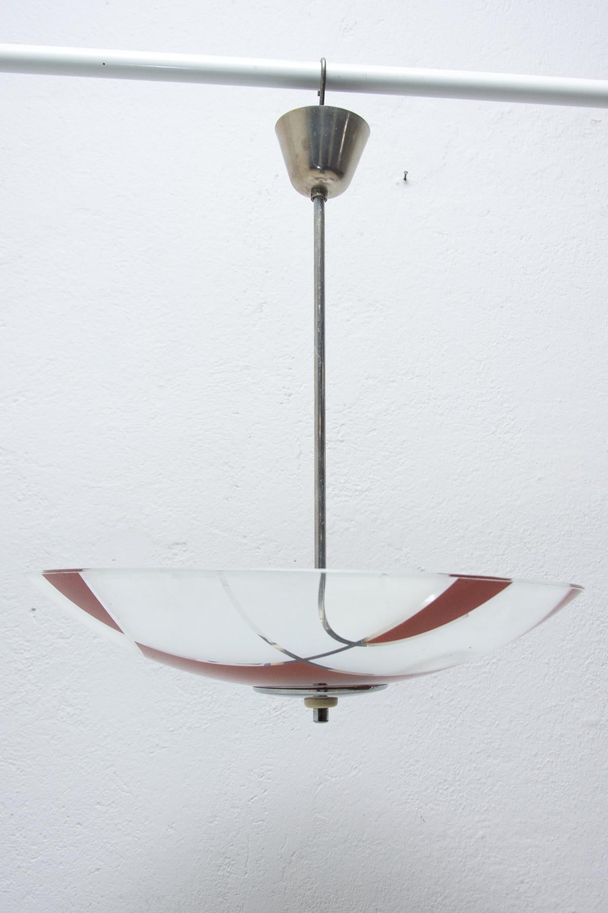 Lampe pendante en verre coloré tchécoslovaque du milieu du siècle pour Žukov, années 1960 en vente 6