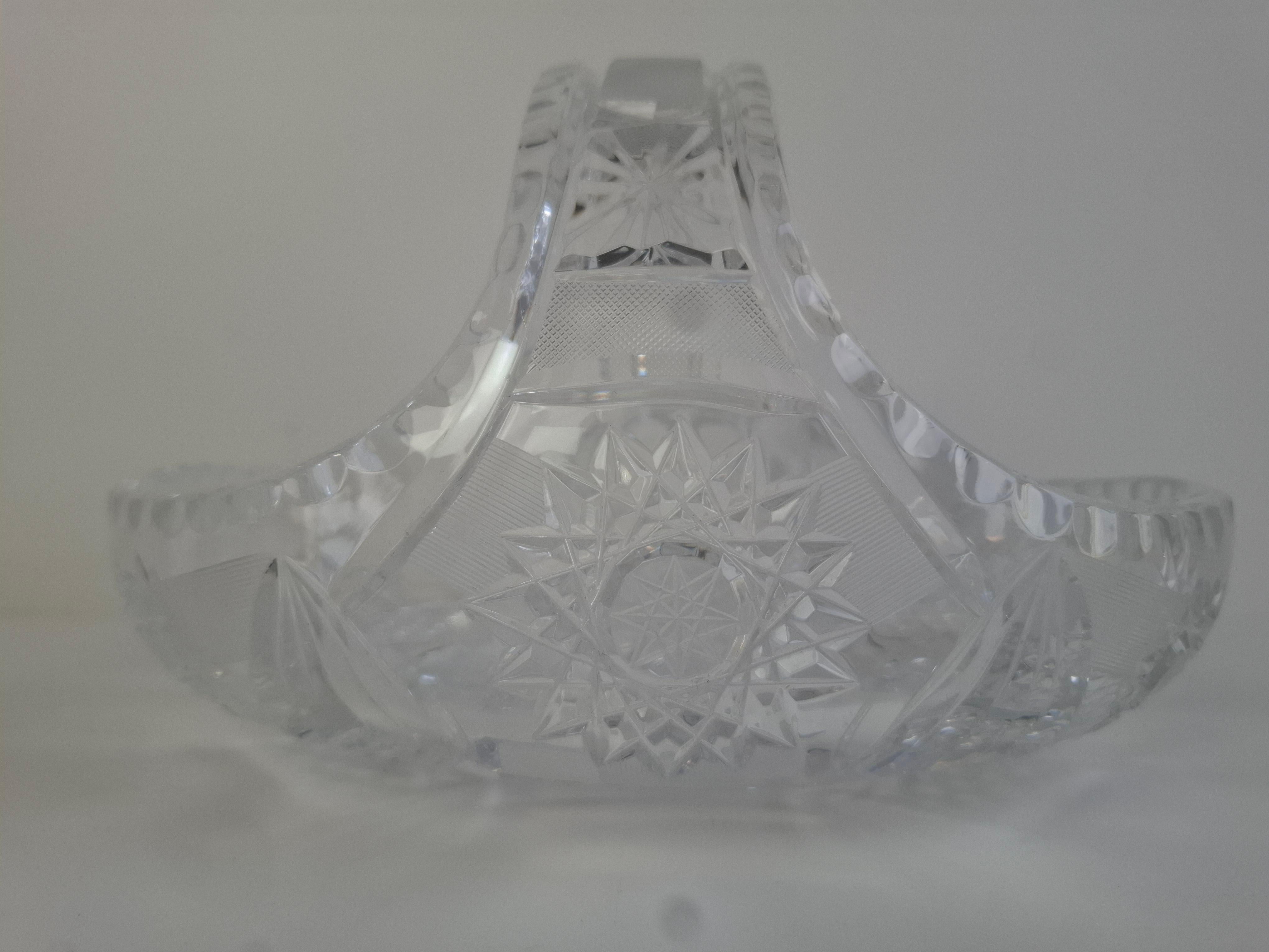 Mid-Century Czechoslovak Cut Crystal Basket in vendita 1