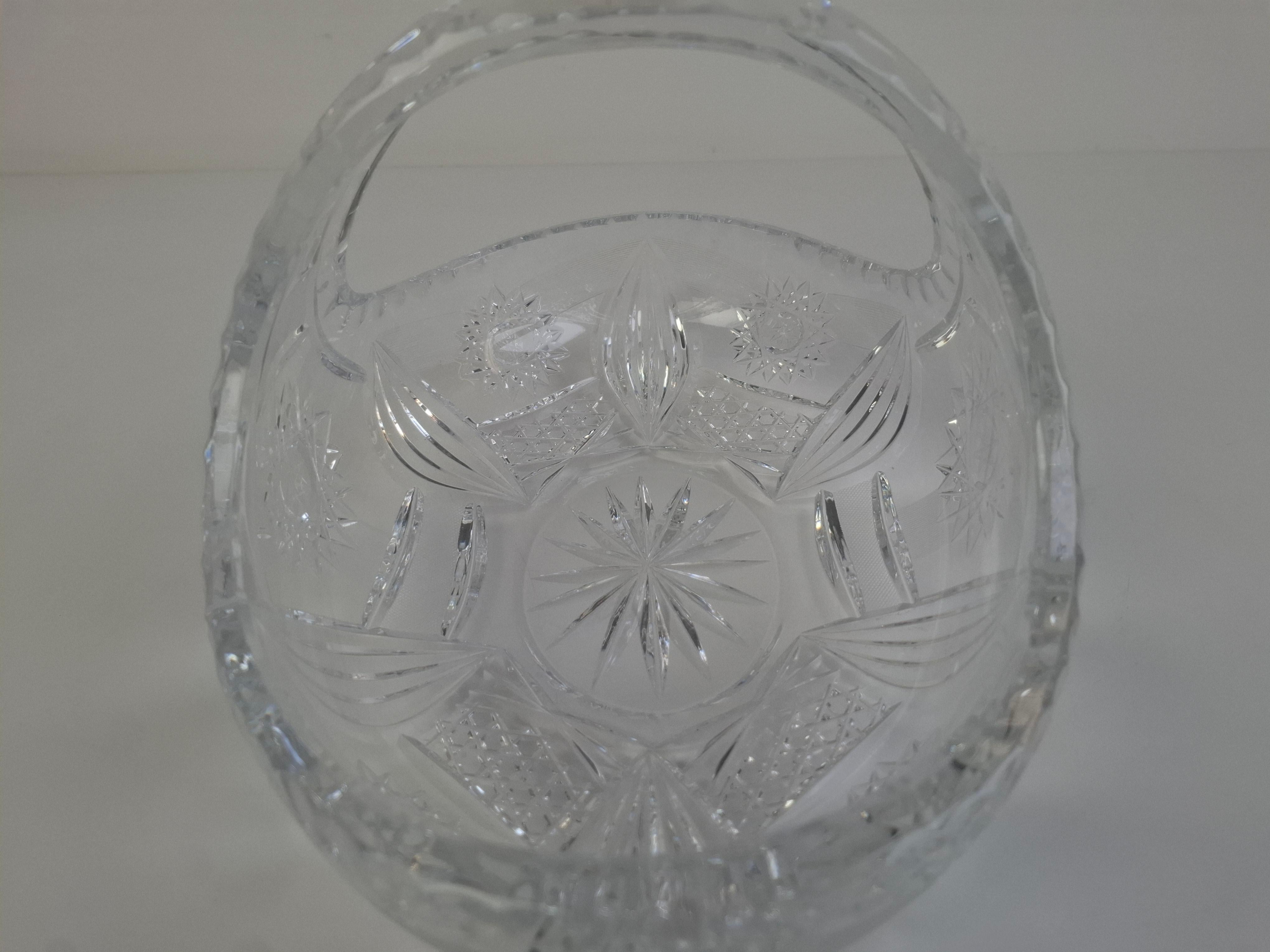 Mid-Century Czechoslovak Cut Crystal Basket in vendita 2