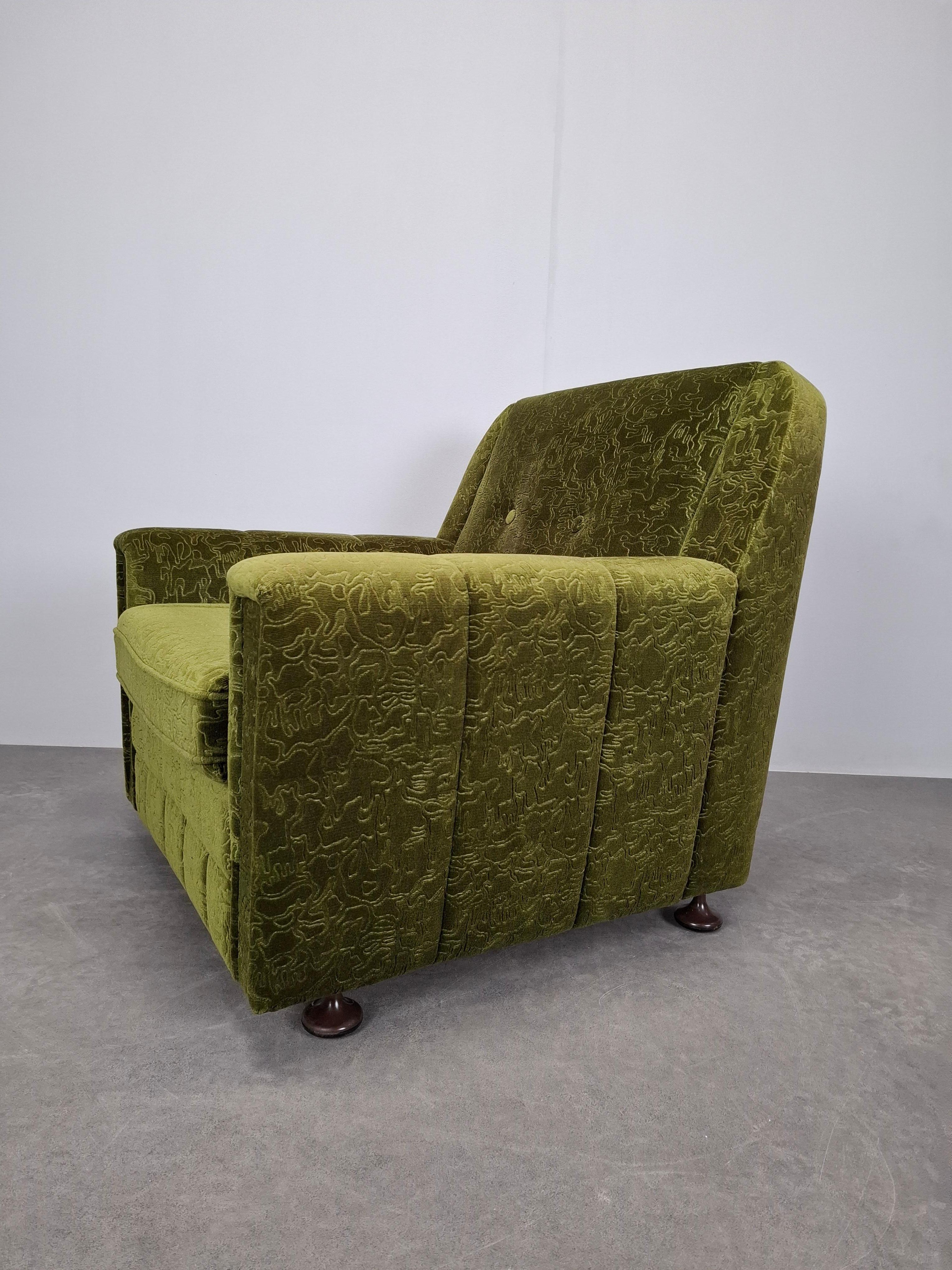Fauteuil en peluche vert tchécoslovaque du milieu du siècle, 1970 en vente 3