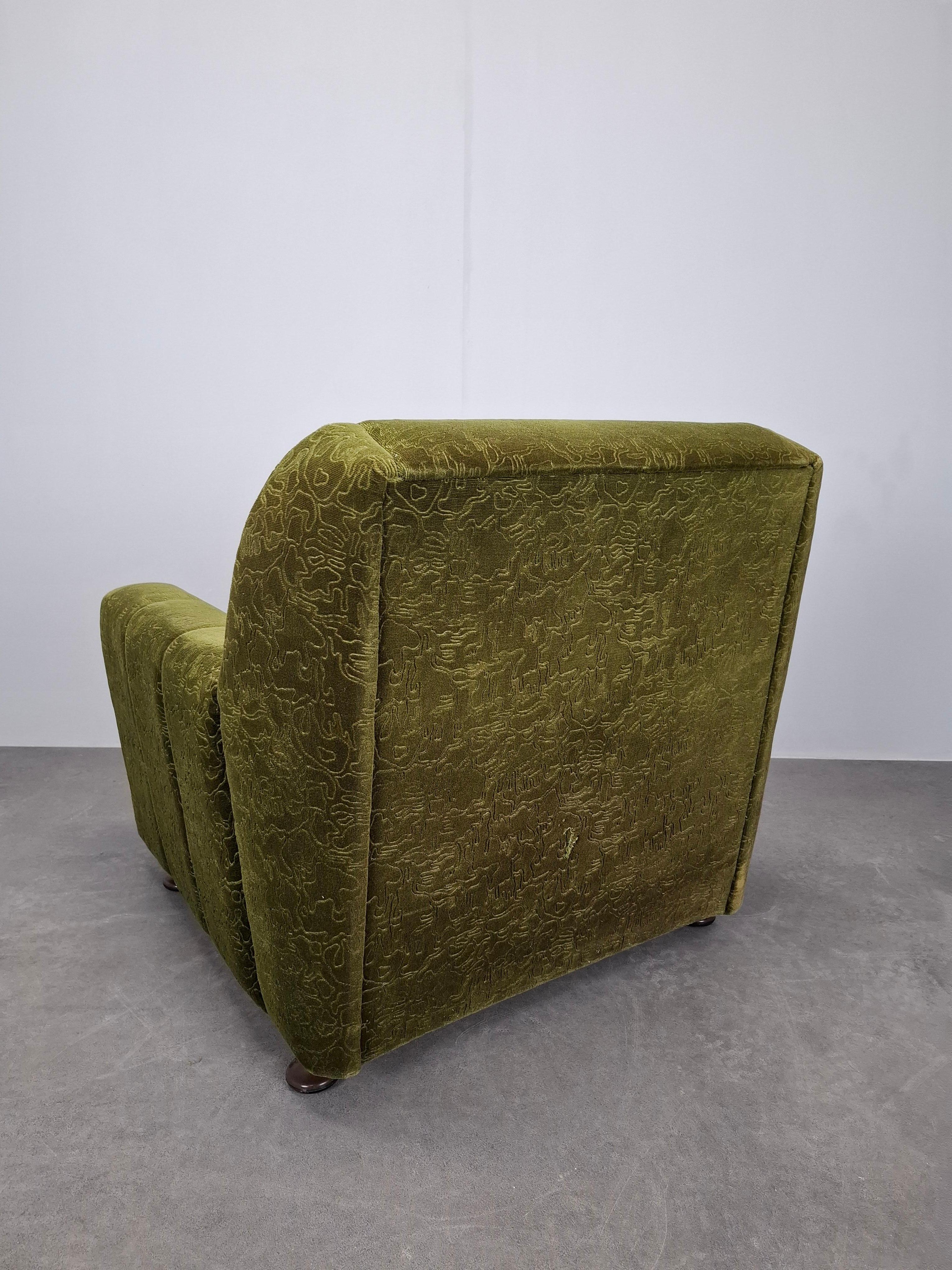 Fauteuil en peluche vert tchécoslovaque du milieu du siècle, 1970 en vente 4