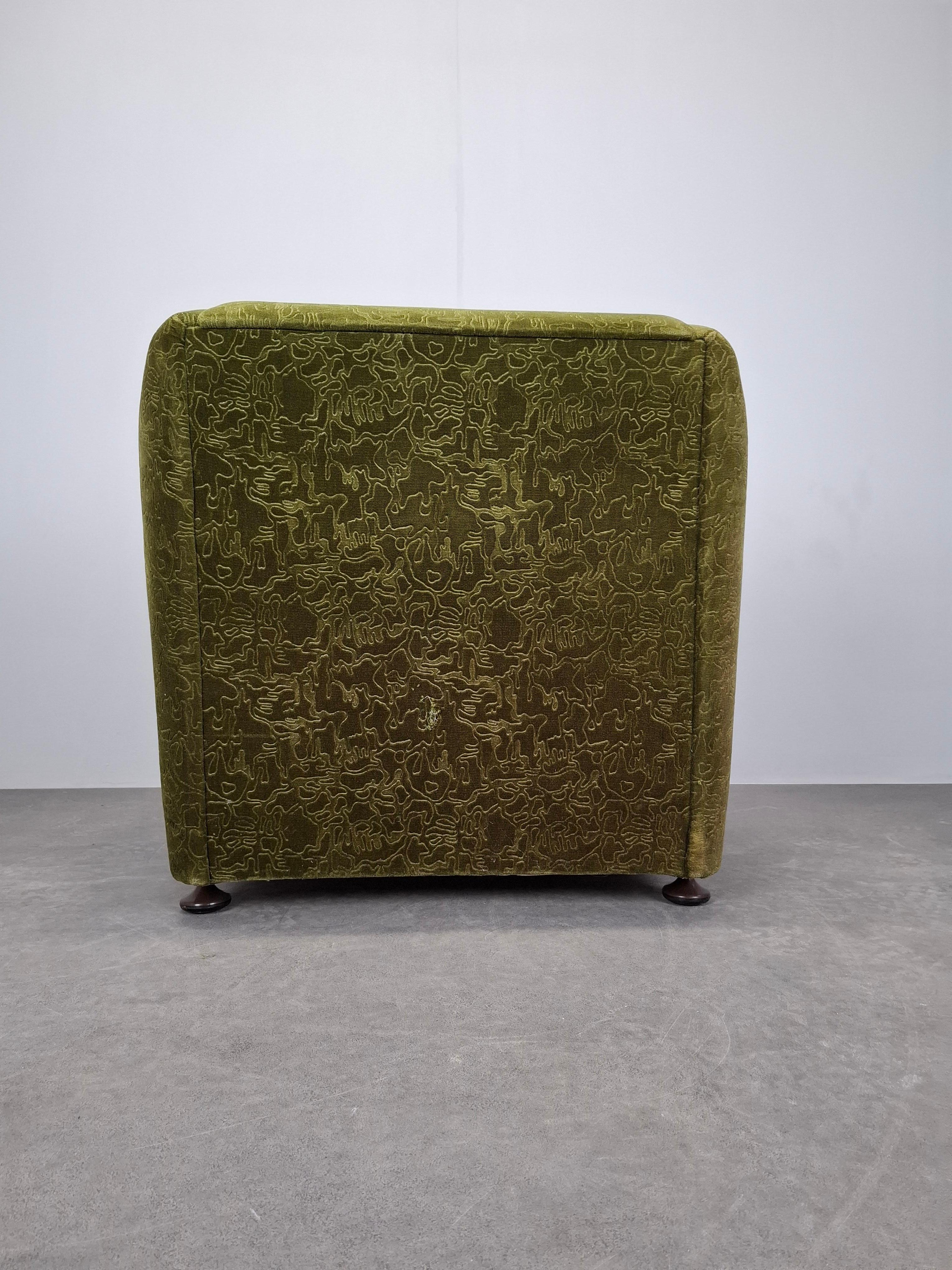 Fauteuil en peluche vert tchécoslovaque du milieu du siècle, 1970 en vente 7