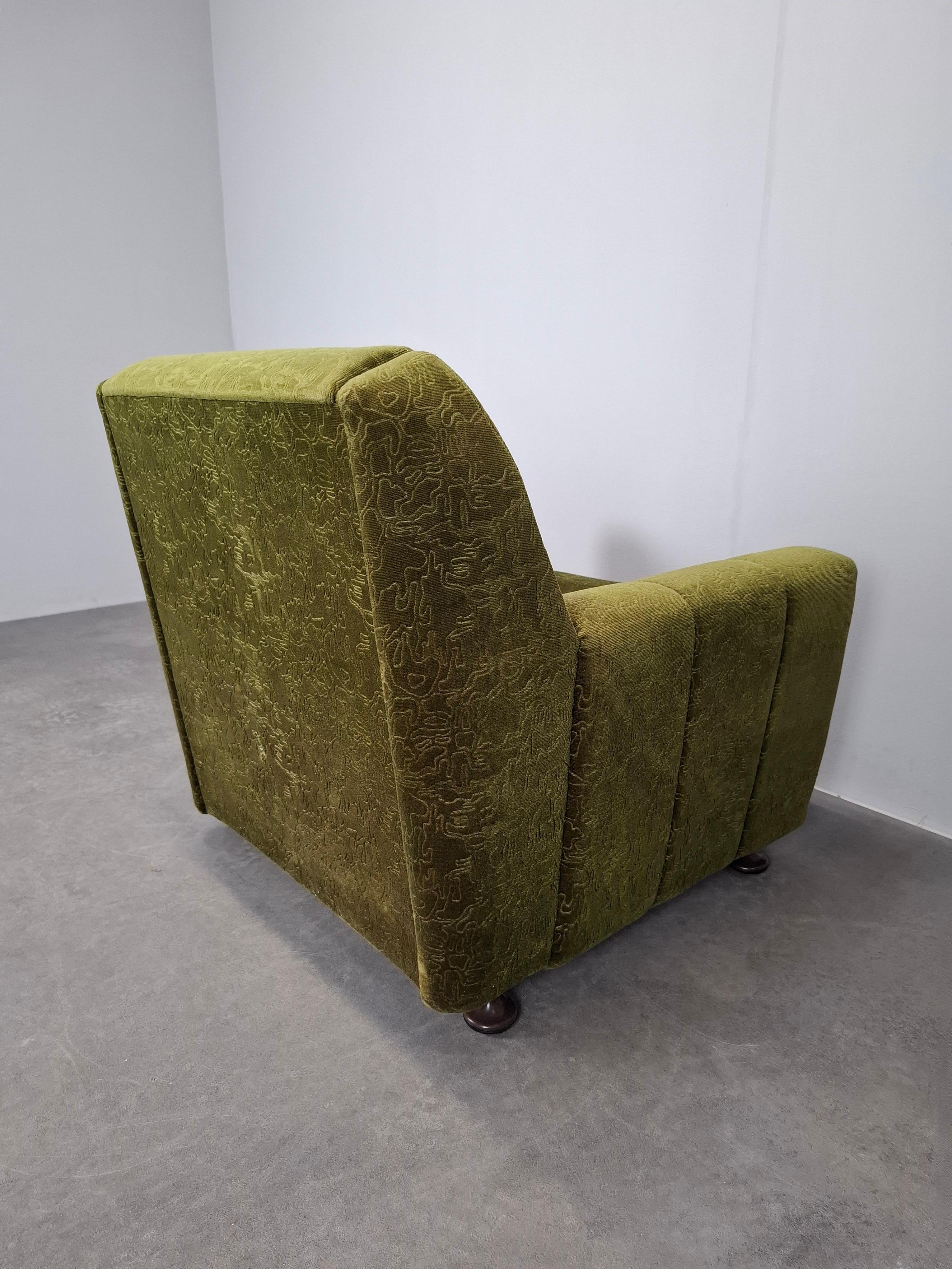Fauteuil en peluche vert tchécoslovaque du milieu du siècle, 1970 en vente 8