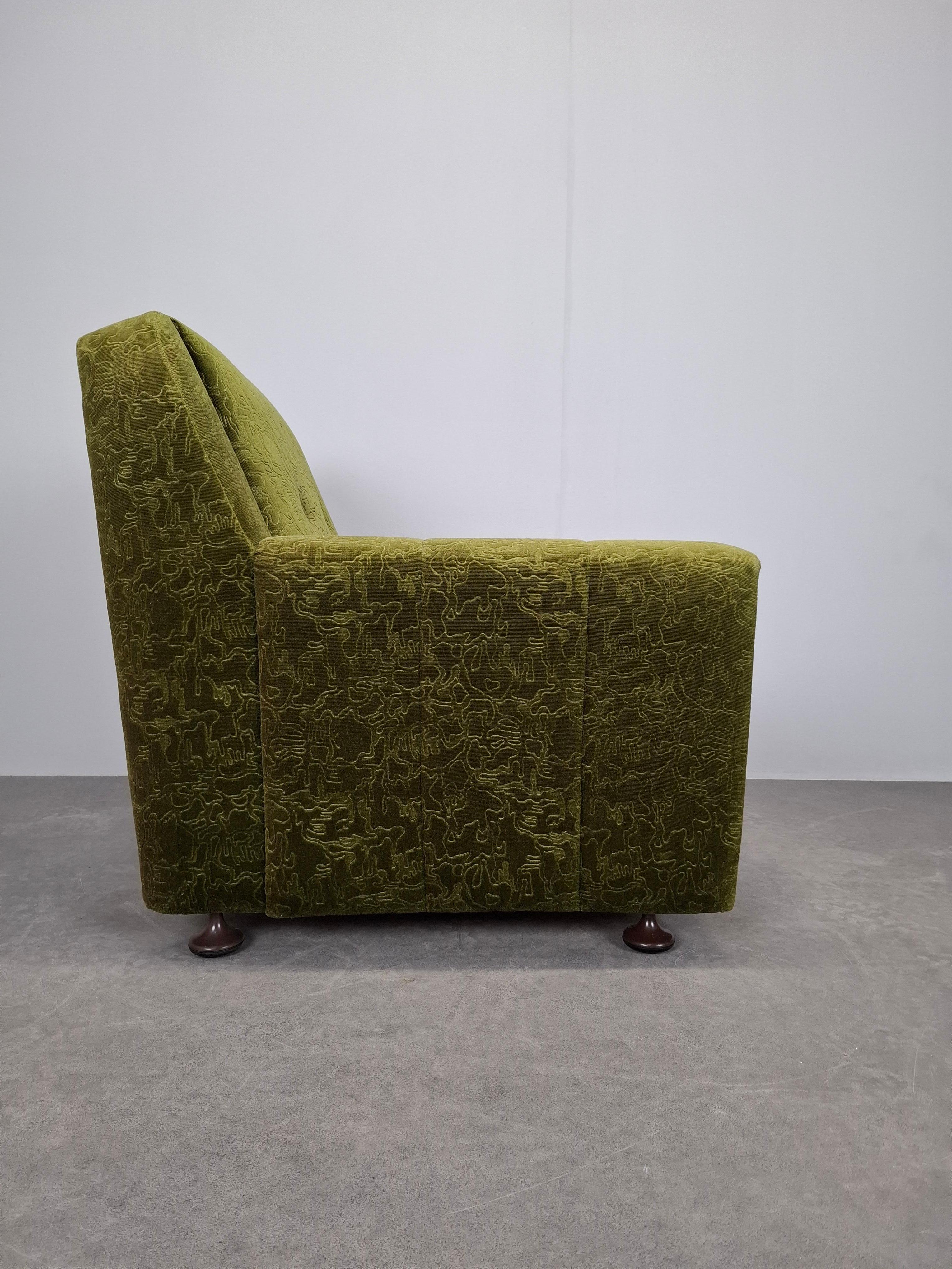 Fauteuil en peluche vert tchécoslovaque du milieu du siècle, 1970 en vente 10