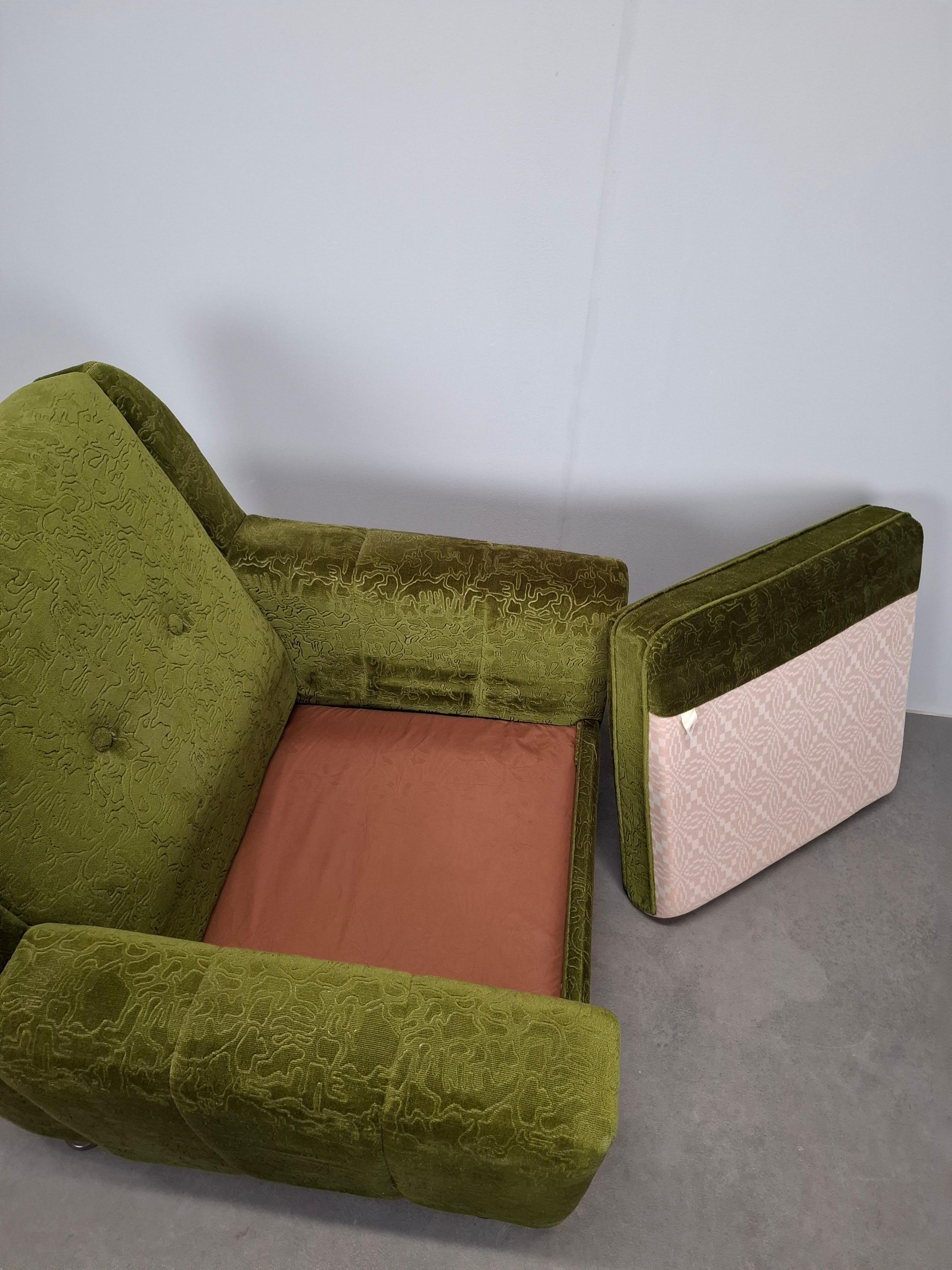 Fauteuil en peluche vert tchécoslovaque du milieu du siècle, 1970 en vente 11