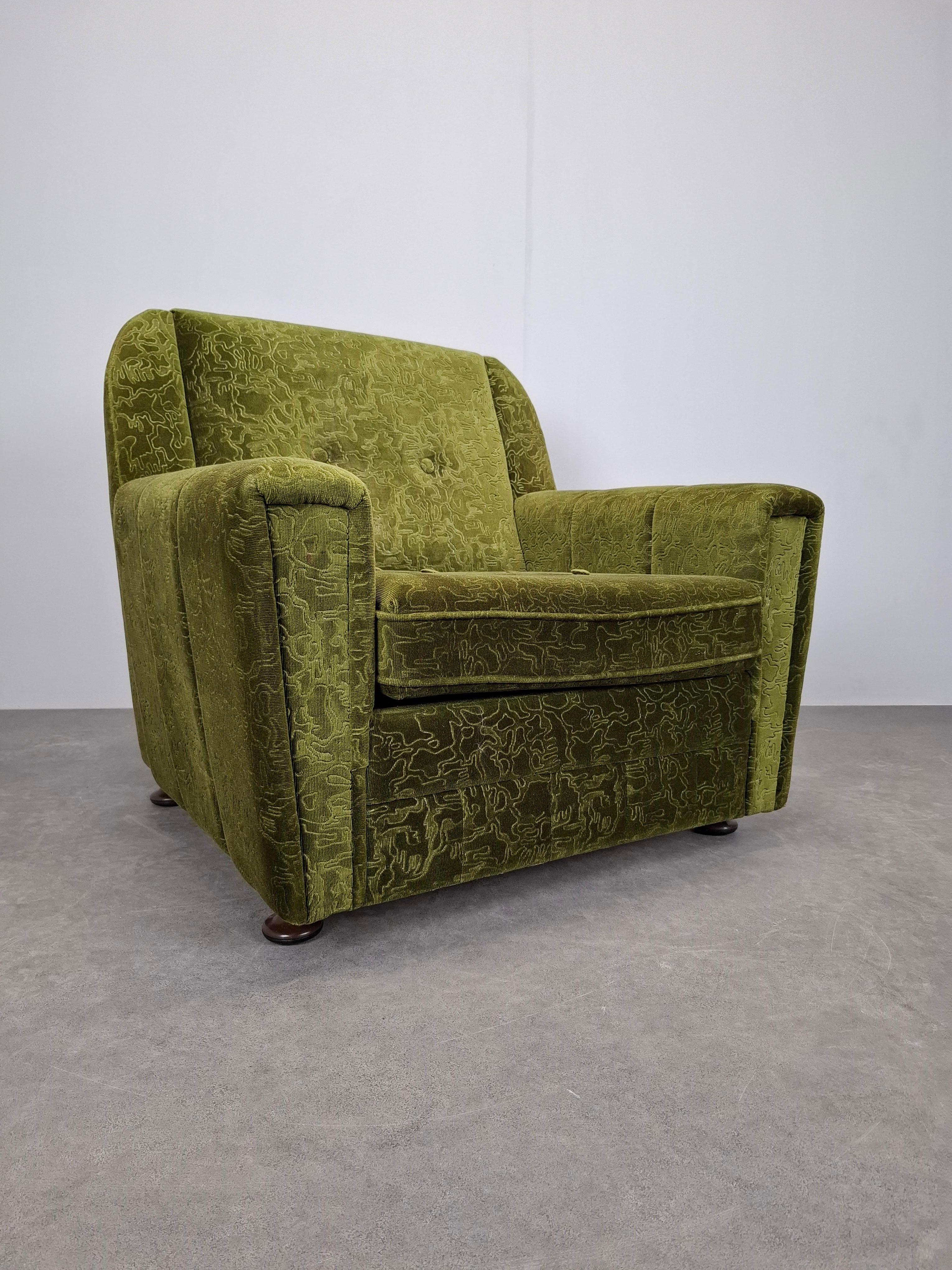 Mid-Century Modern Fauteuil en peluche vert tchécoslovaque du milieu du siècle, 1970 en vente