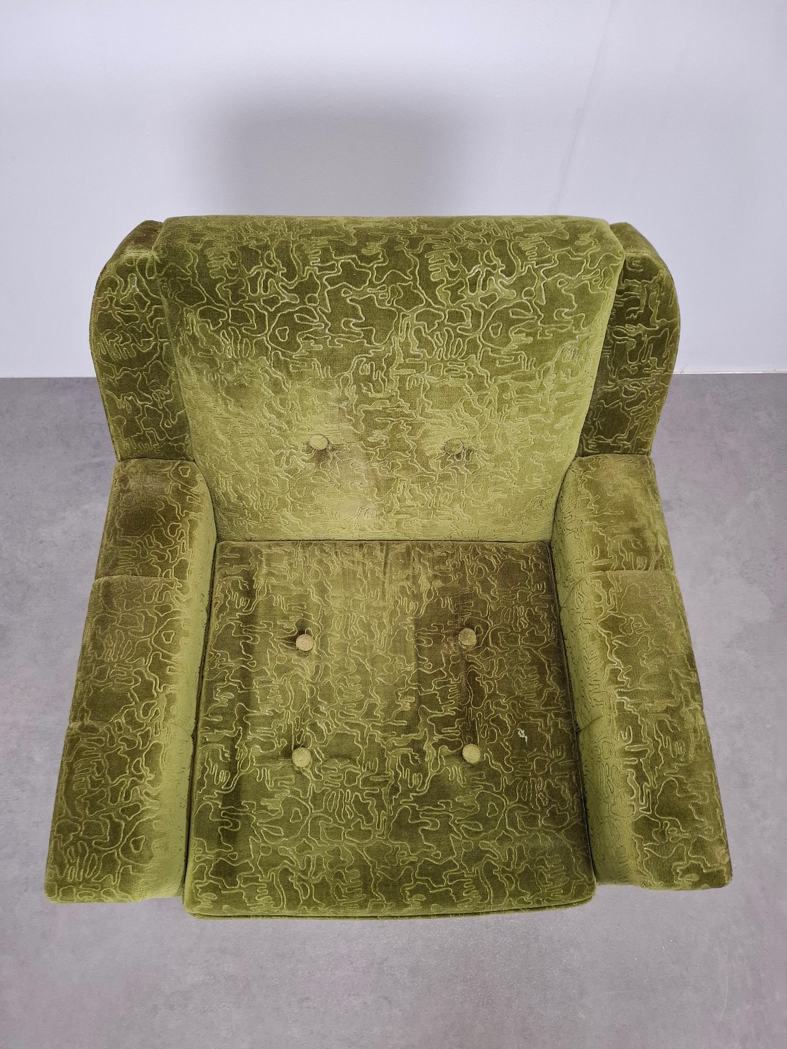 Tchèque Fauteuil en peluche vert tchécoslovaque du milieu du siècle, 1970 en vente