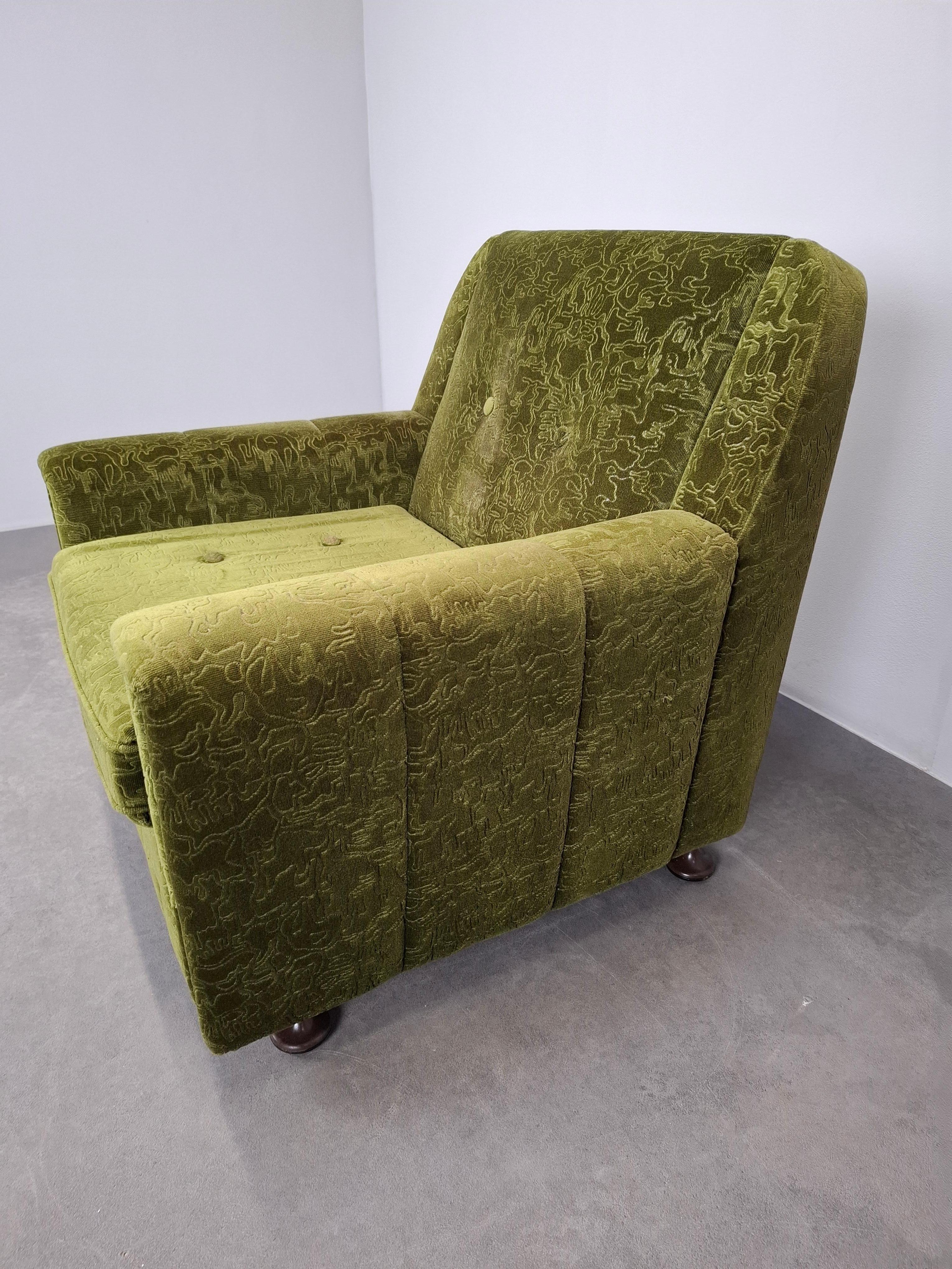 Tissu Fauteuil en peluche vert tchécoslovaque du milieu du siècle, 1970 en vente