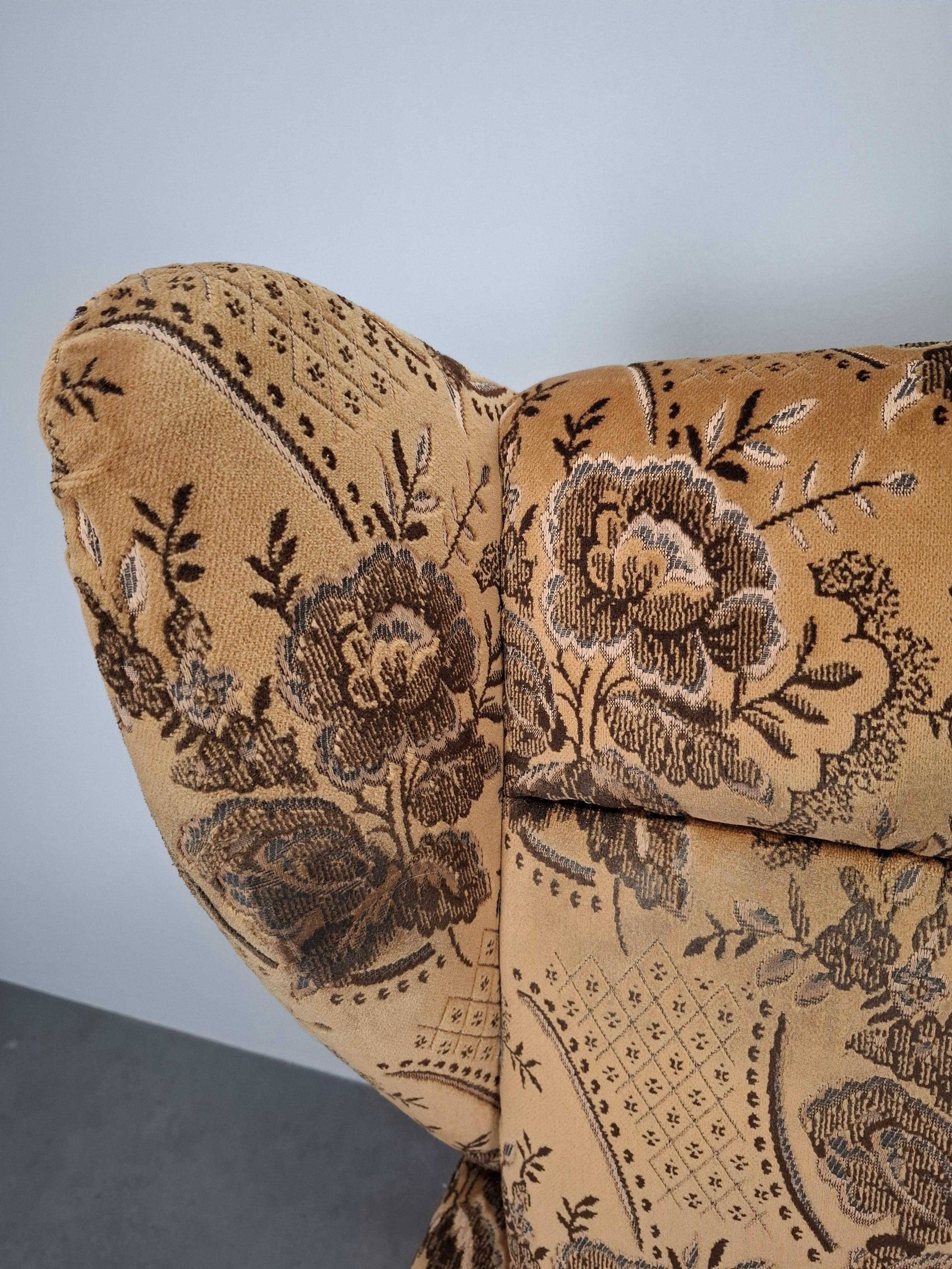 Tschechoslowakischer Plüsch-Lehnstuhl aus der Mitte des Jahrhunderts, 1970er Jahre im Angebot 6