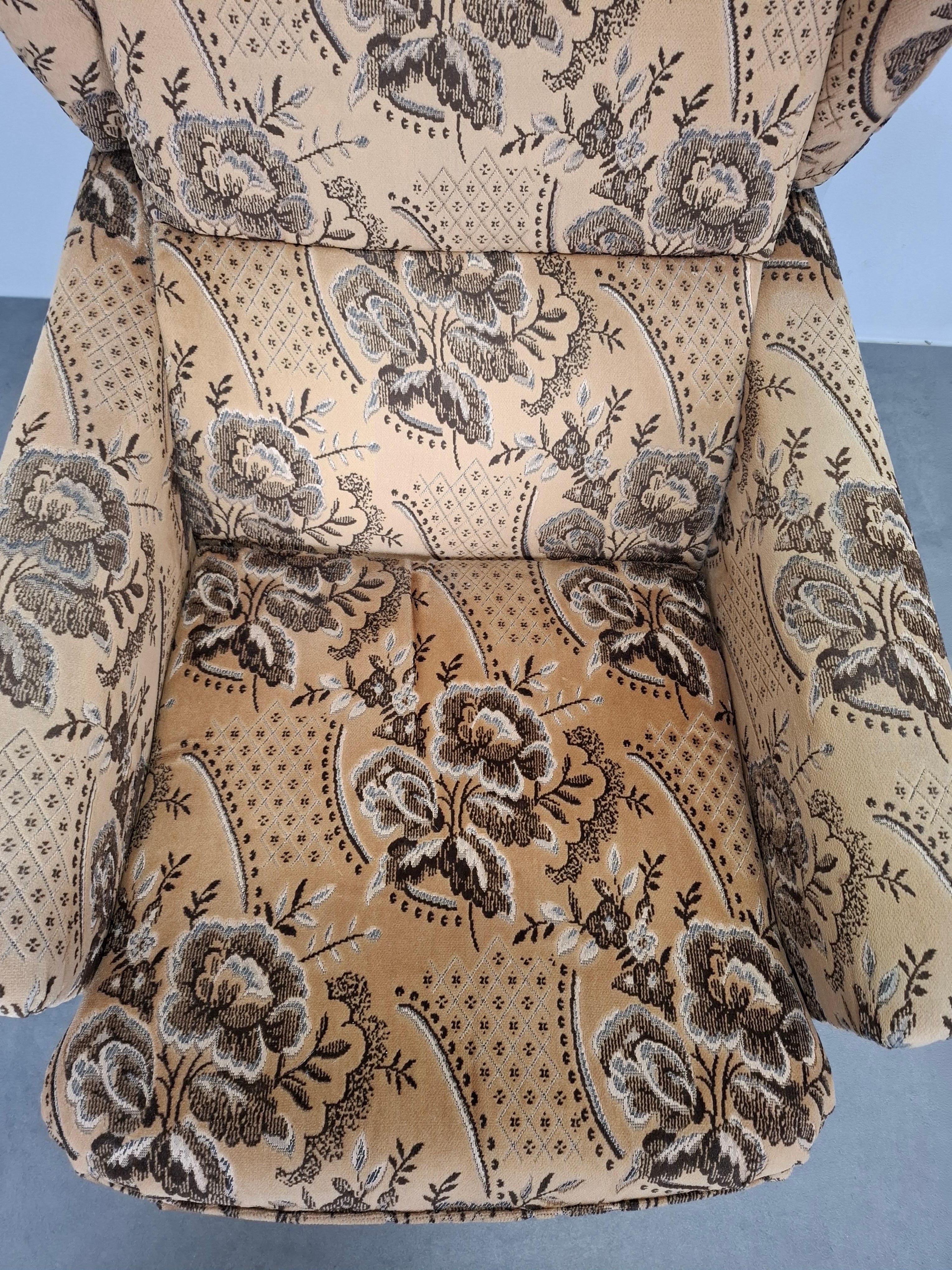 Tschechoslowakischer Plüsch-Lehnstuhl aus der Mitte des Jahrhunderts, 1970er Jahre im Angebot 7