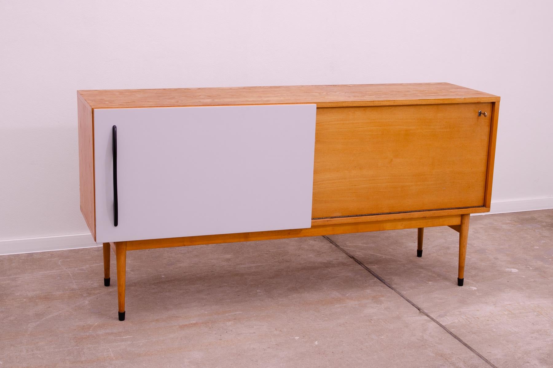 This Vintage sideboard was made in the former Czechoslovakia in the style 1960´s.

It´s made of beechwood, ash and plywood.

It has a colored slidding doors.

It´s in very good Vintage condition, shows normal signs of age and use.

Height: 77 cm,