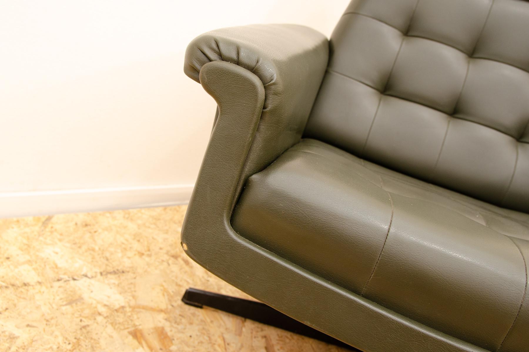 Mid century Czechoslovak swivel armchair, 1970´s, Central Europe For Sale 5