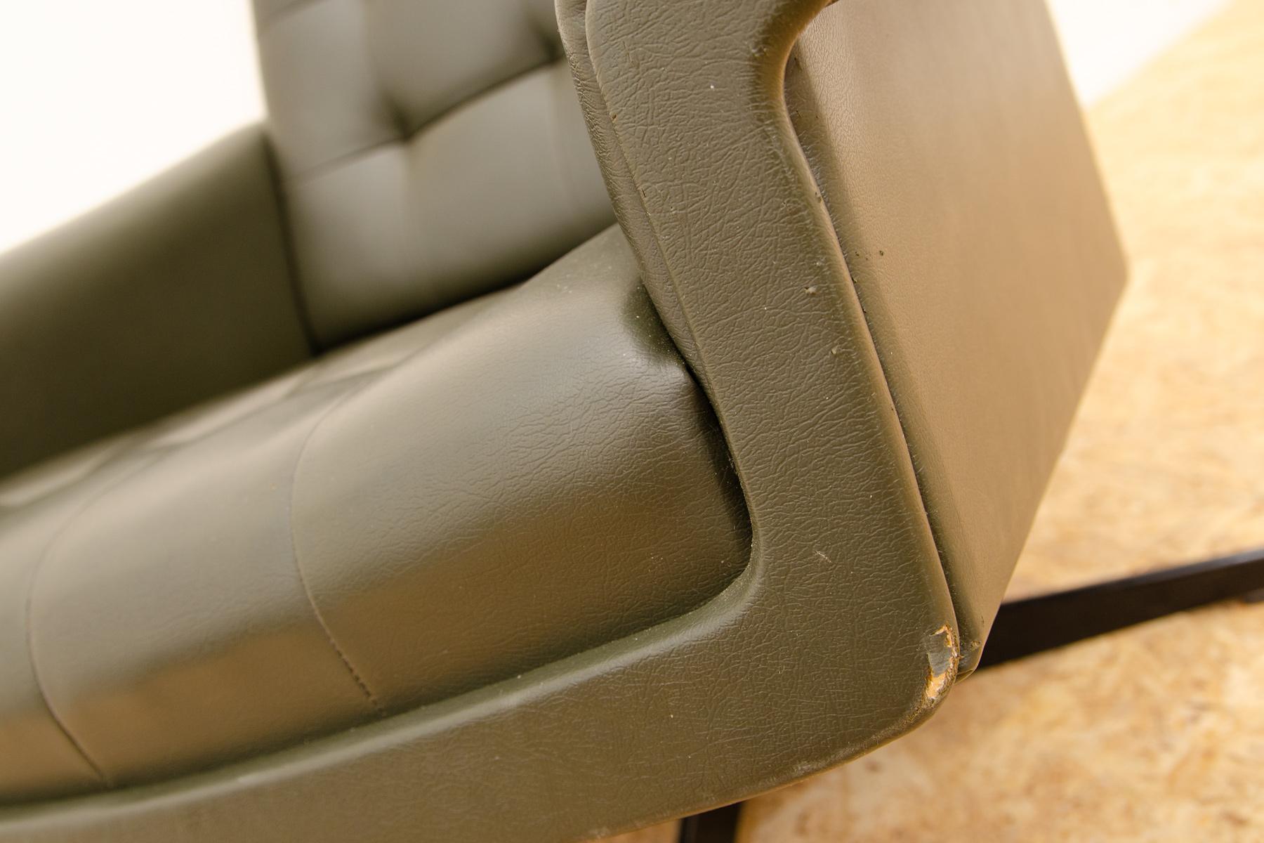 Mid century Czechoslovak swivel armchair, 1970´s, Central Europe For Sale 6