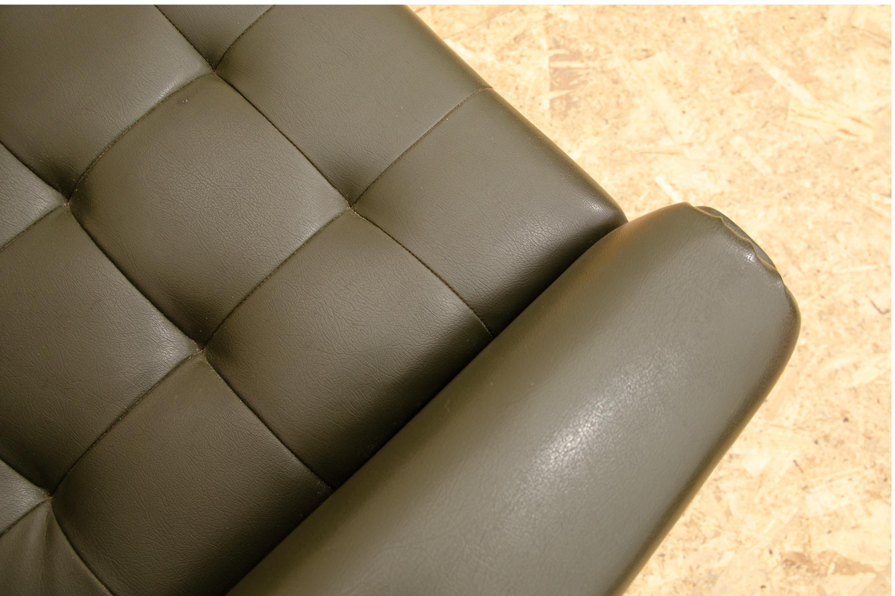 Mid century Czechoslovak swivel armchair, 1970´s, Central Europe For Sale 7