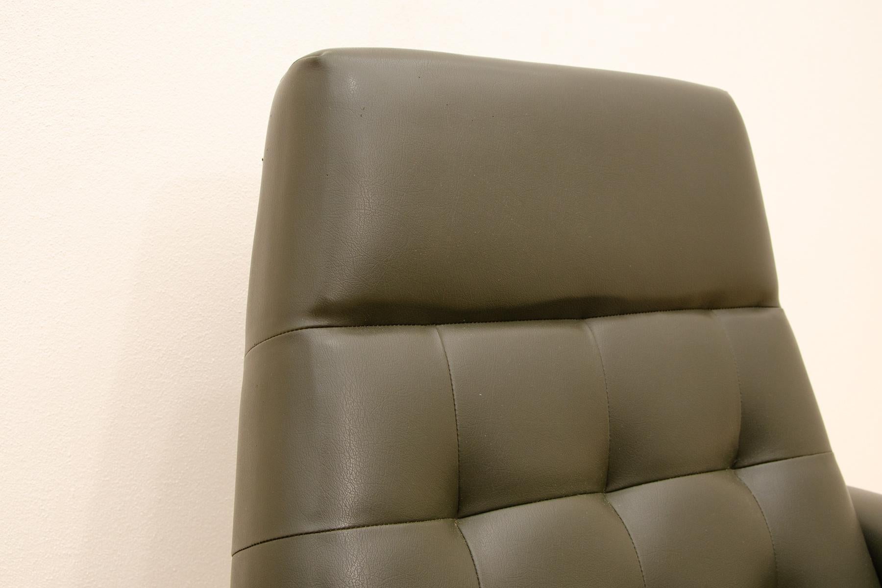 Mid century Czechoslovak swivel armchair, 1970´s, Central Europe For Sale 9
