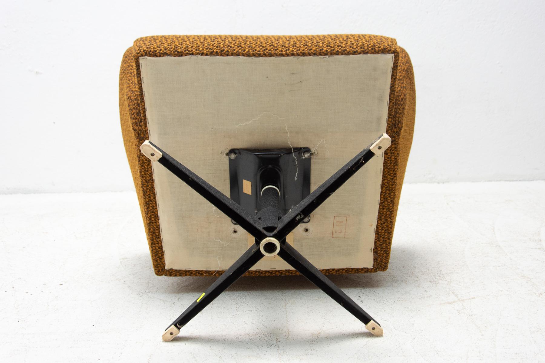 Mid-Century Czechoslovak Swivel Armchair, 1970's 4