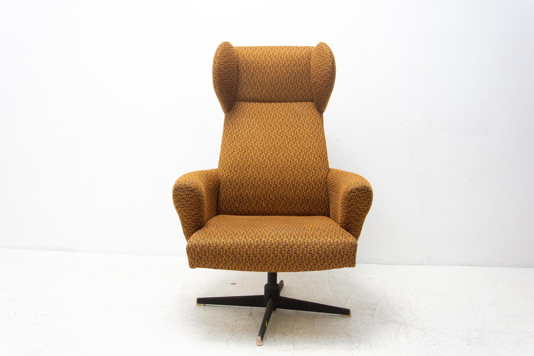 Mid-Century Czechoslovak Swivel Armchair, 1970's 7