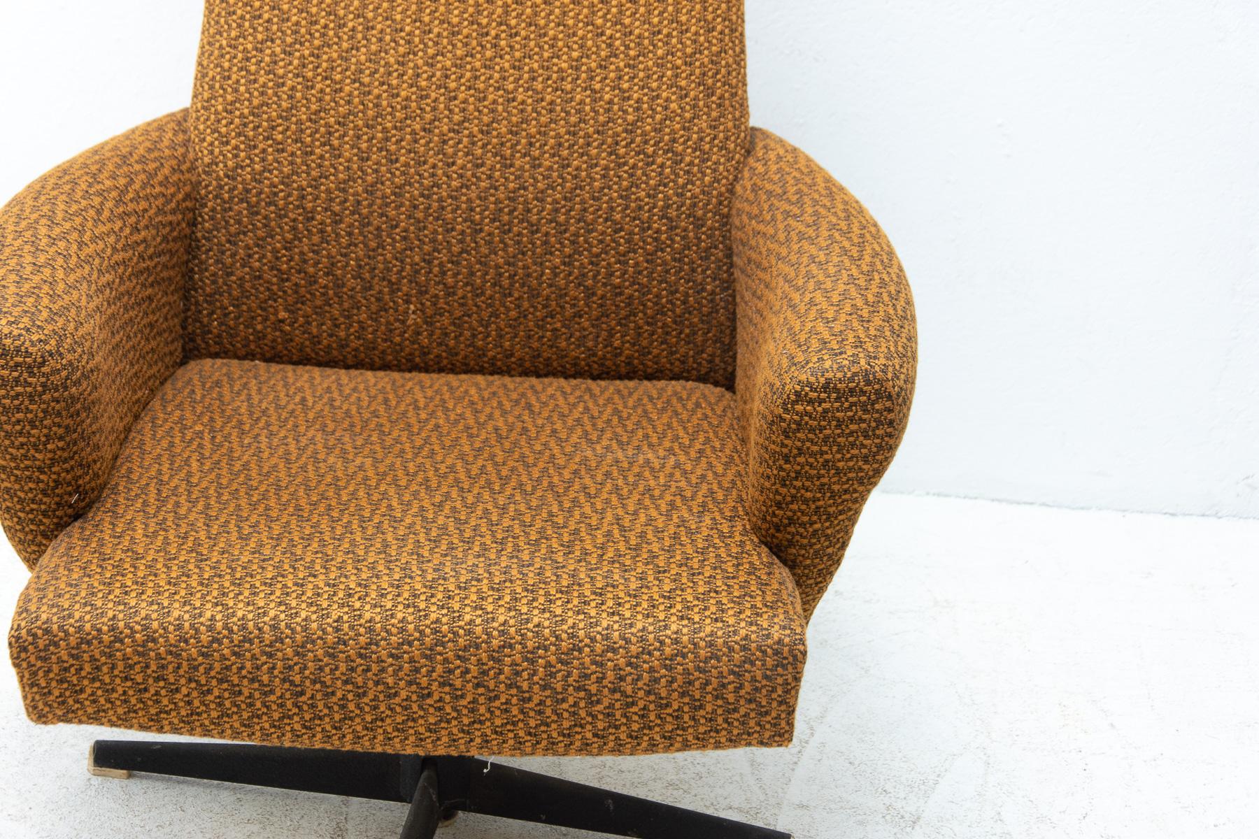 Mid-Century Czechoslovak Swivel Armchair, 1970's 10