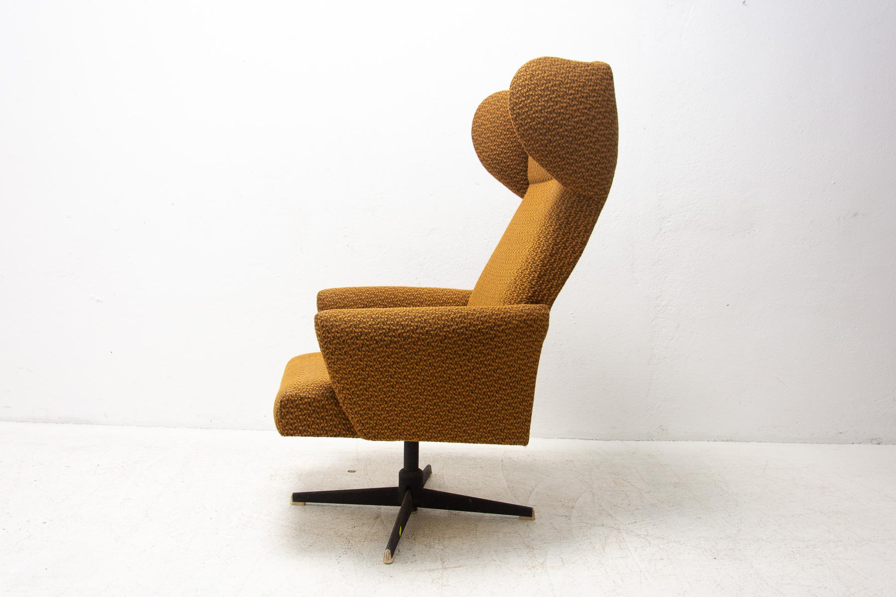 Mid-Century Czechoslovak Swivel Armchair, 1970's 1