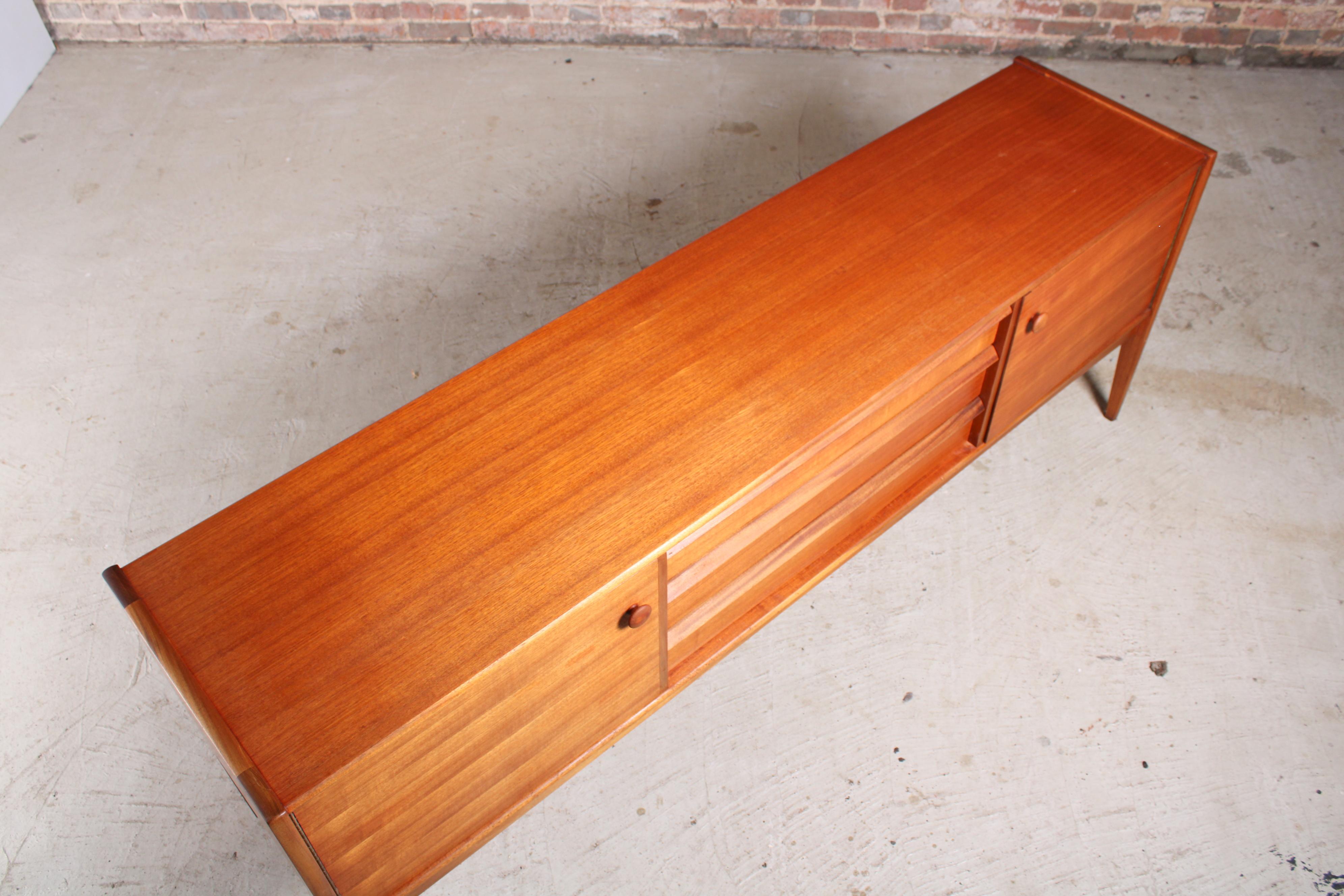 Mid Century 'Da Silva' Teak Sideboard by Younger, England, circa 1960s 4
