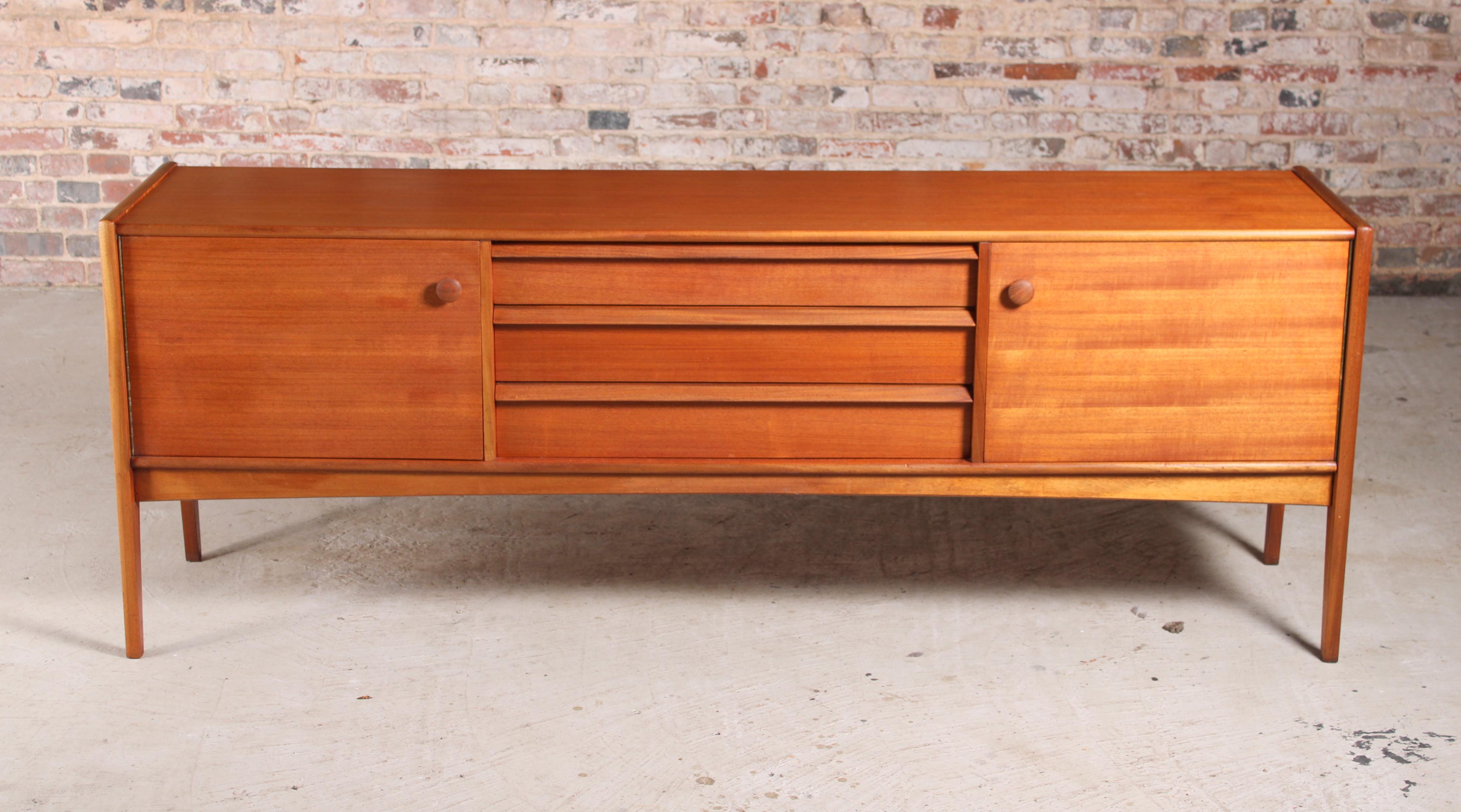 Mid century 'Da Silva' teak sideboard by Younger, England, circa 1960s. 3 drawers and 2 cabinet sections. Very good restored condition.

Measures: W 198cm
D 45cm
H 73cm.

 