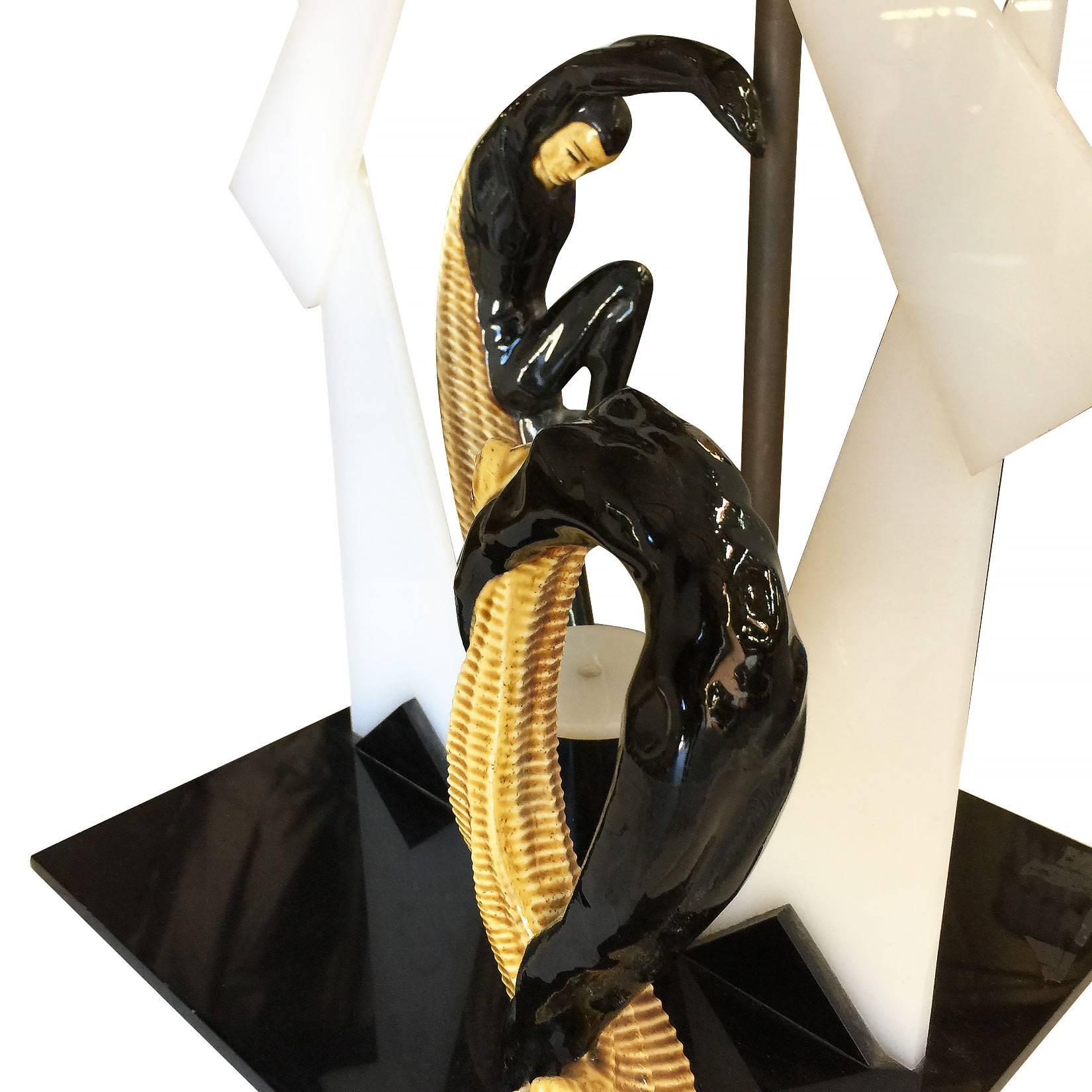 Américain Lampe Sculpturale Acrylique Midcentury Dancers par Moss en vente