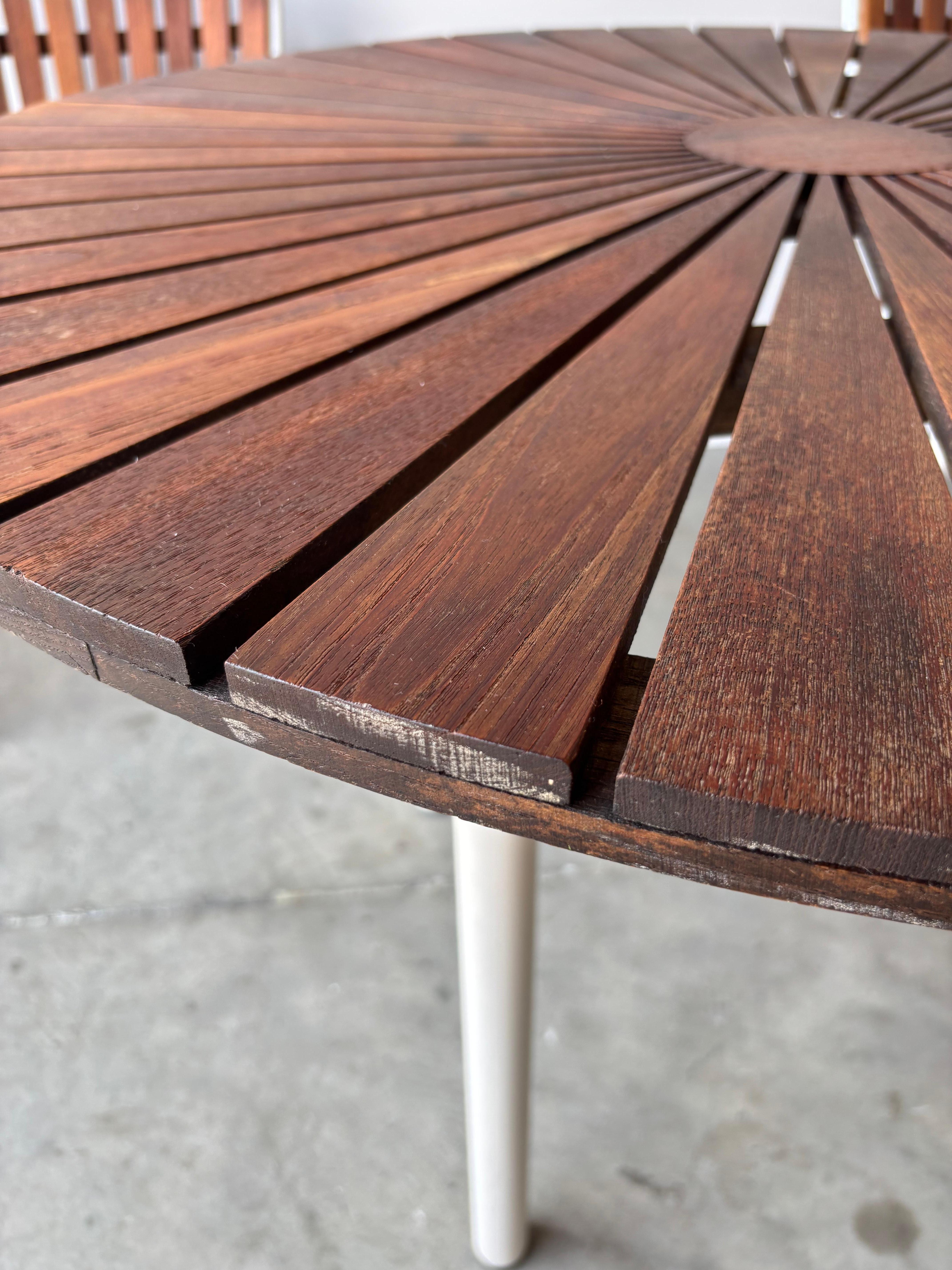 Mitte des Jahrhunderts Daneline Patio Set - Tisch und vier Stühle, CIRCA 1960er im Angebot 13