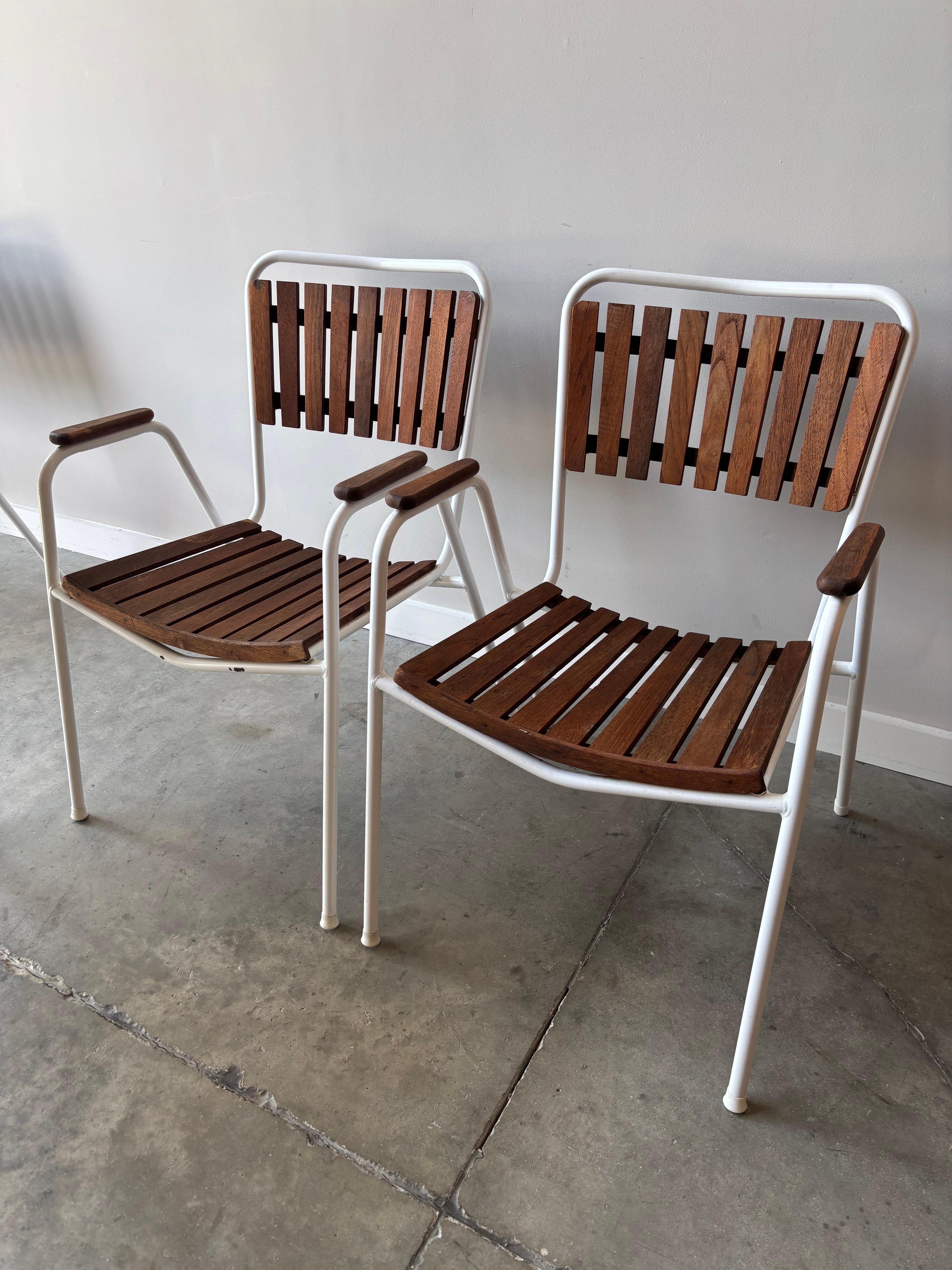 Mitte des Jahrhunderts Daneline Patio Set - Tisch und vier Stühle, CIRCA 1960er (Moderne der Mitte des Jahrhunderts) im Angebot