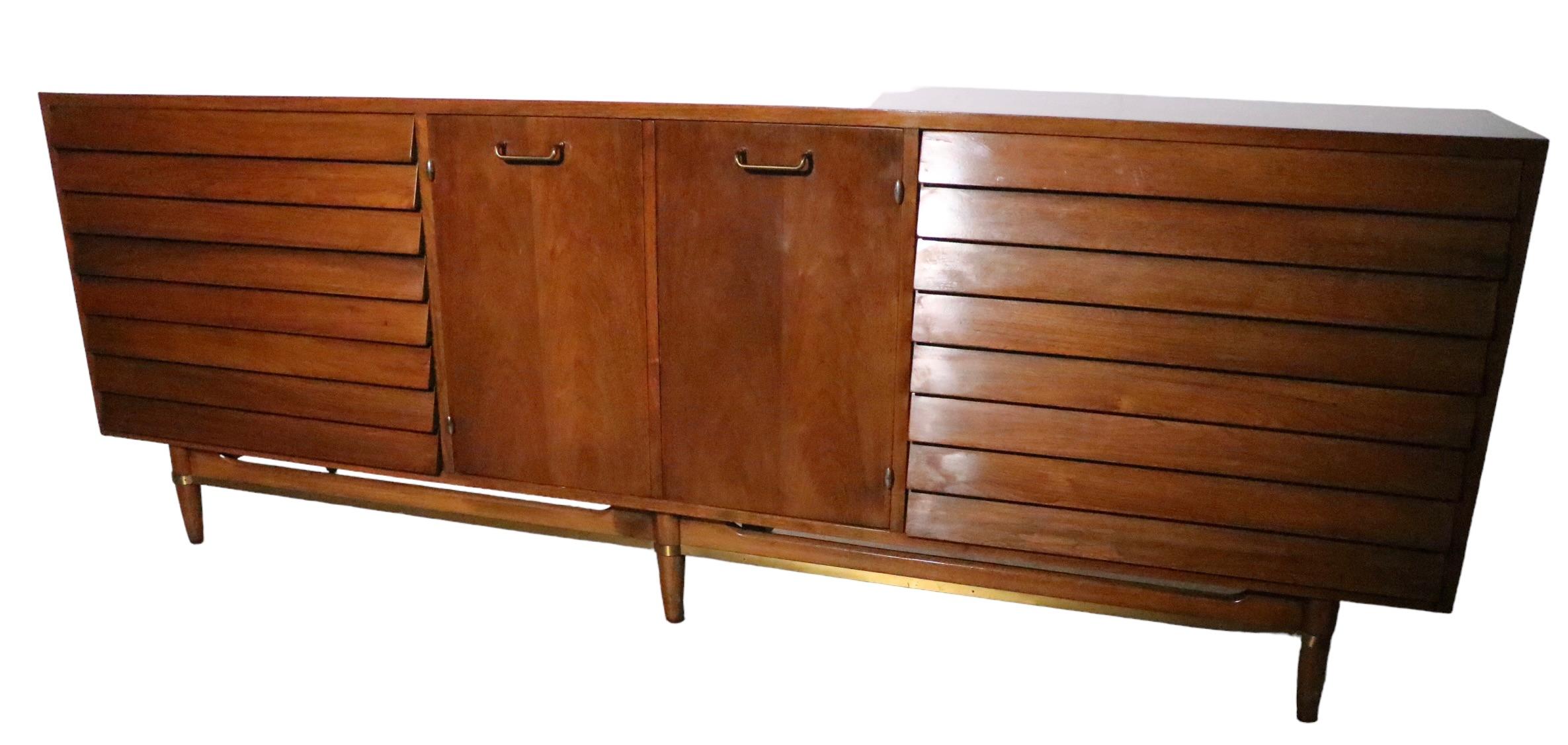 Mid Century Dania Dresser by Merton Gershun for American of Martinsville C 1950s In Good Condition In New York, NY