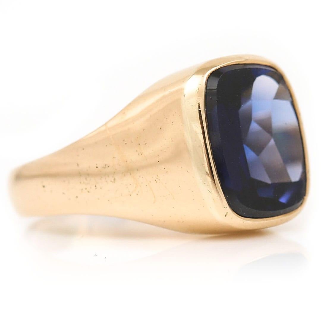 Dänischer 14 Karat Gold Synthet-Saphir Herren-Siegelring aus der Mitte des Jahrhunderts, um 1960 im Zustand „Gut“ im Angebot in Lancashire, Oldham