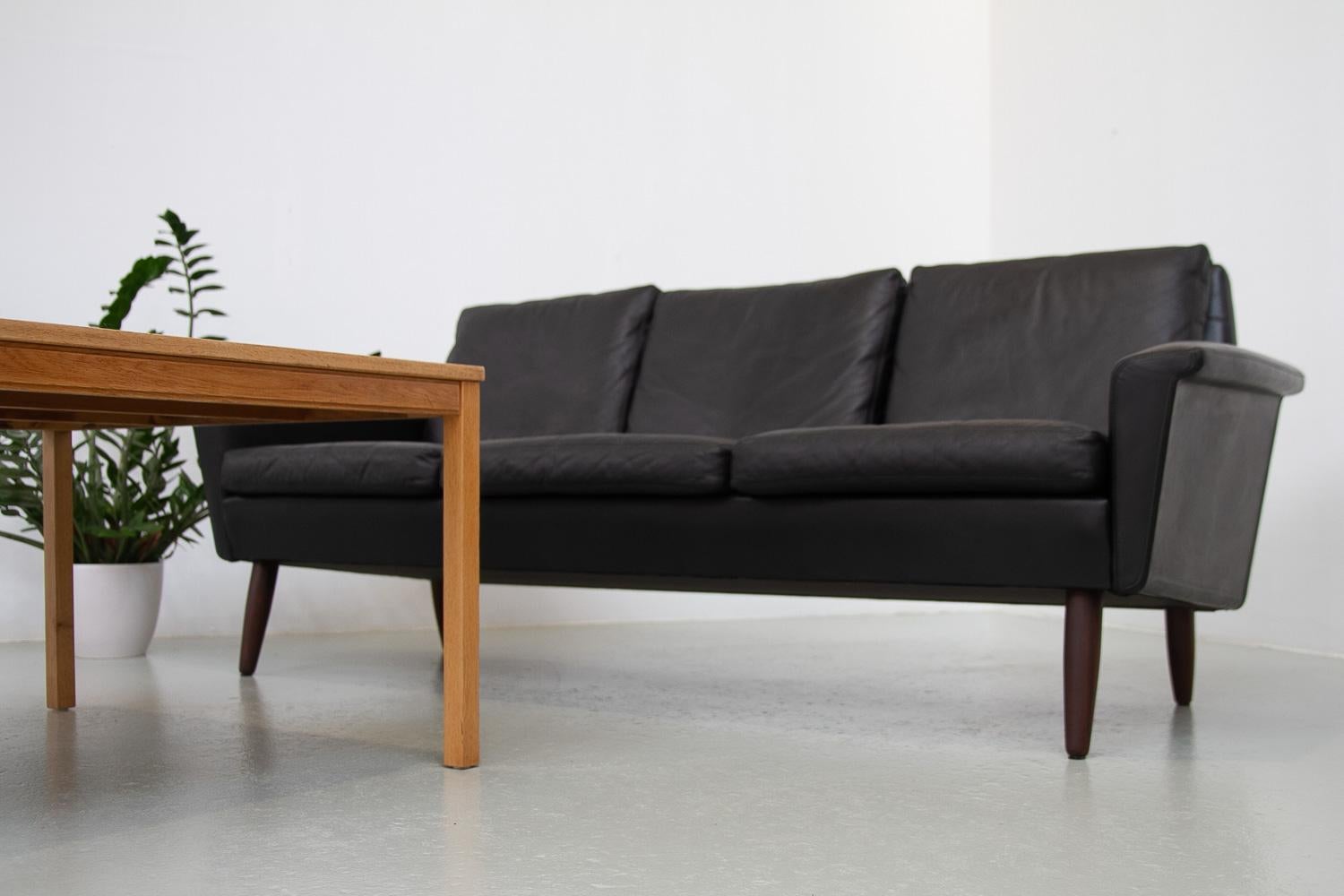 Mid-Century Danish 3-Seater Black Leather Sofa by Thams, 1960s. 12