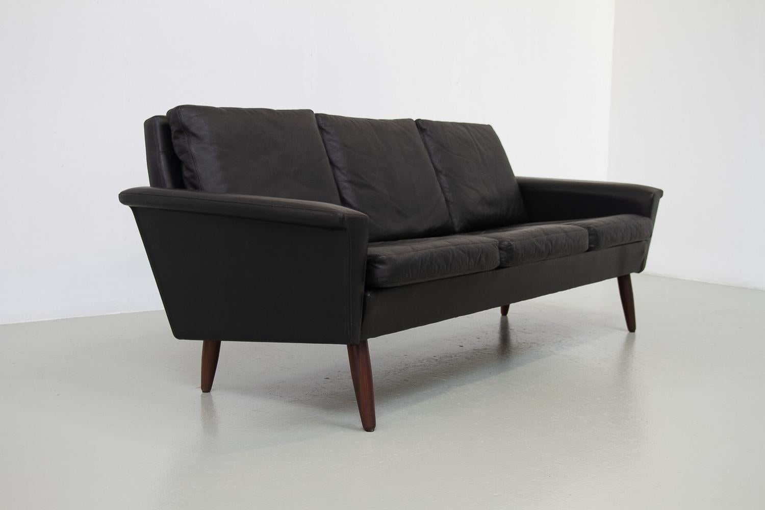 Mid-Century Danish 3-Seater Black Leather Sofa by Thams, 1960s. In Good Condition In Asaa, DK