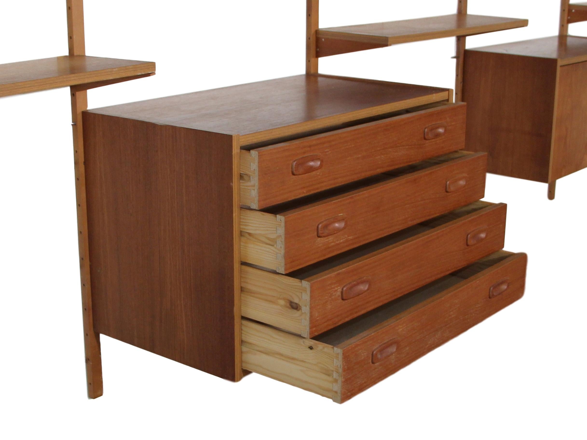 Midcentury Danish 7 Bay Teak Shelving Unit By PS Systems In Good Condition In Norcross, GA