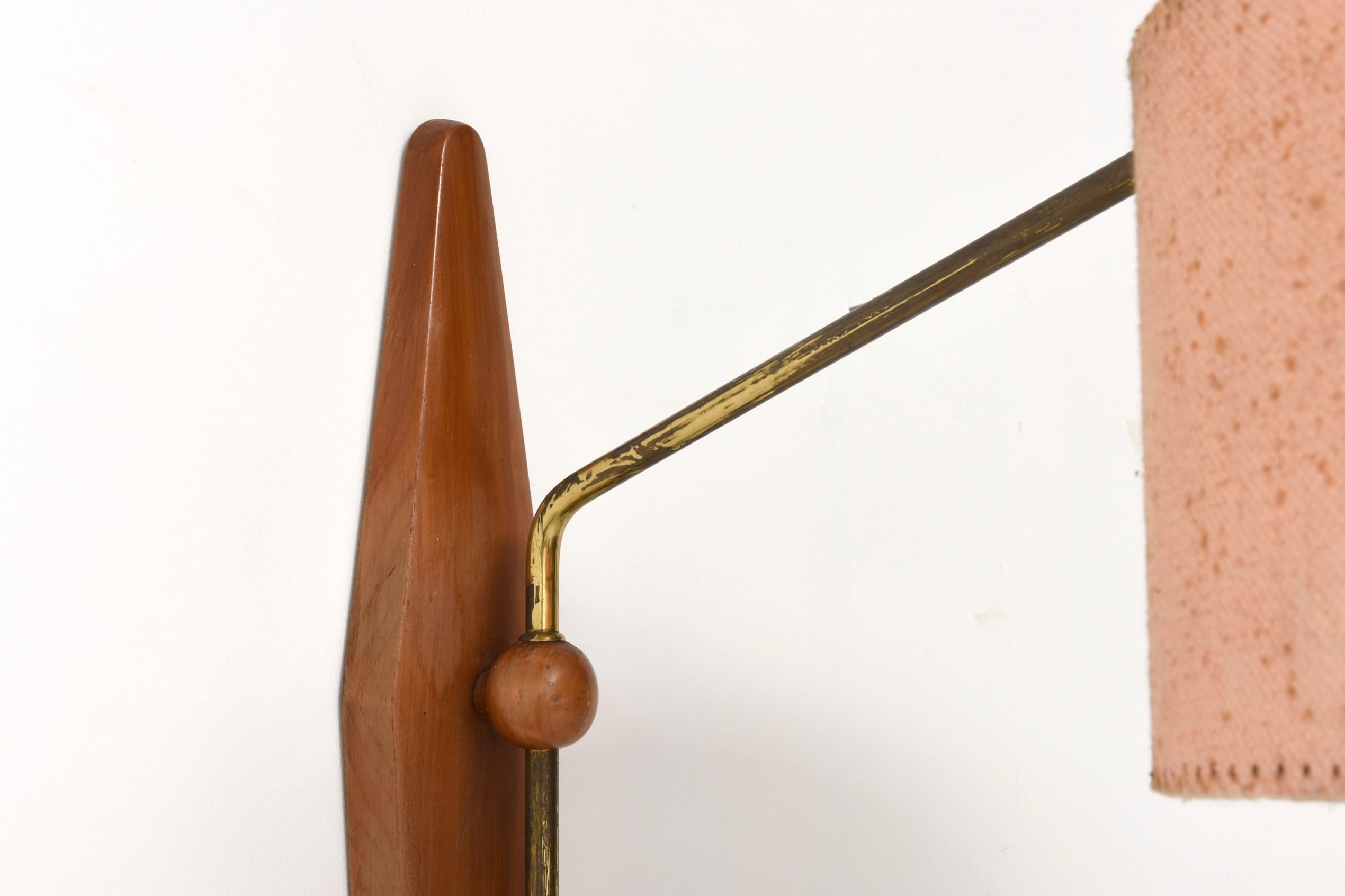 Mid-Century Danish Adjustable Teak and Brass Wall Lamp, 1958 In Good Condition For Sale In Antwerp, BE