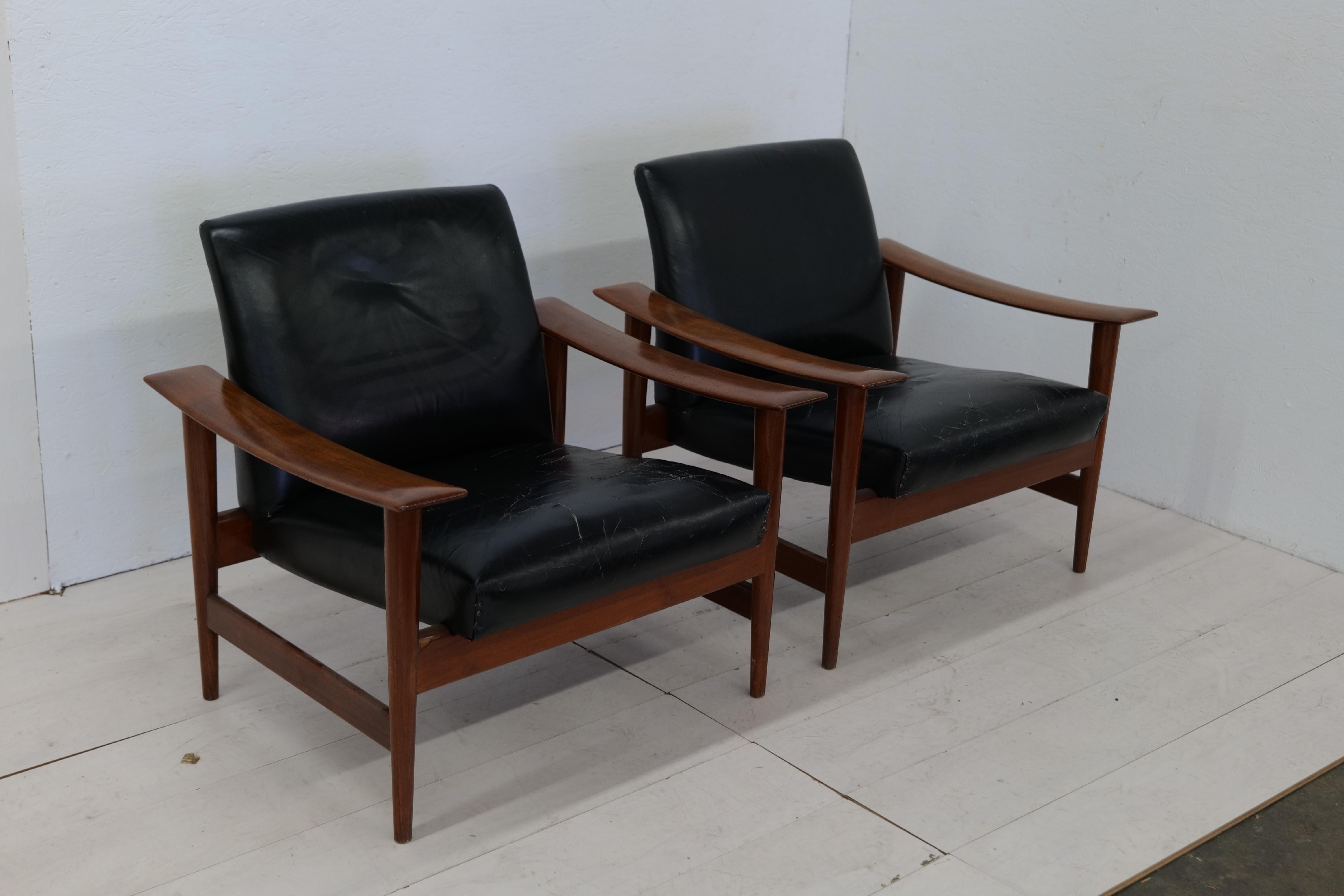 The midcentury Danish armchair crafted in the 1960s combines the warmth of walnut with the sophistication of leather. Its sleek design and clean lines showcase the iconic Danish style that prioritizes both comfort and aesthetics. The rich walnut