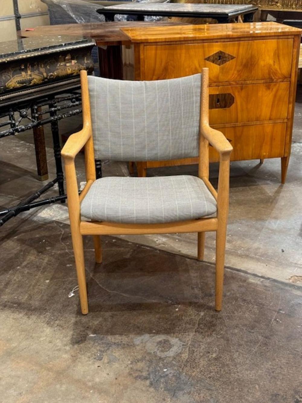 Tappezzeria Poltrona danese di metà secolo di Hans Wegner in vendita