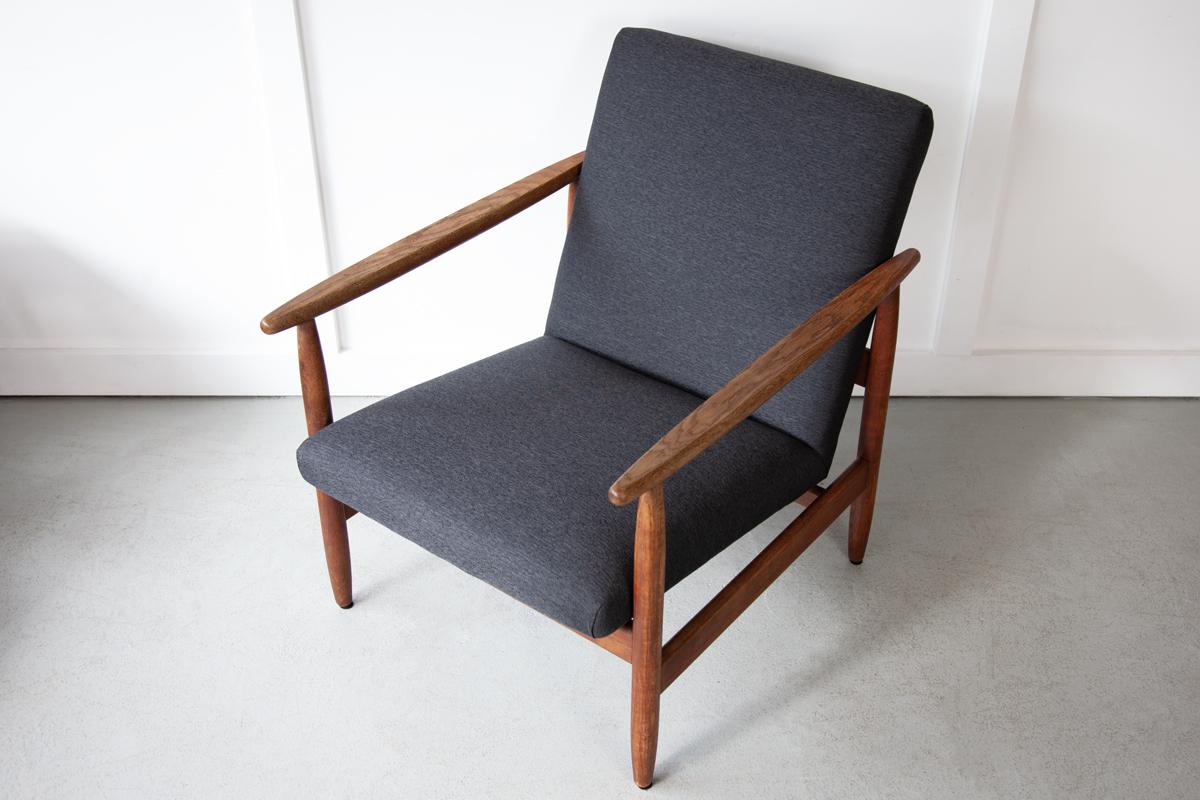 Mid Century Danish Armchair in Oak For Sale 5