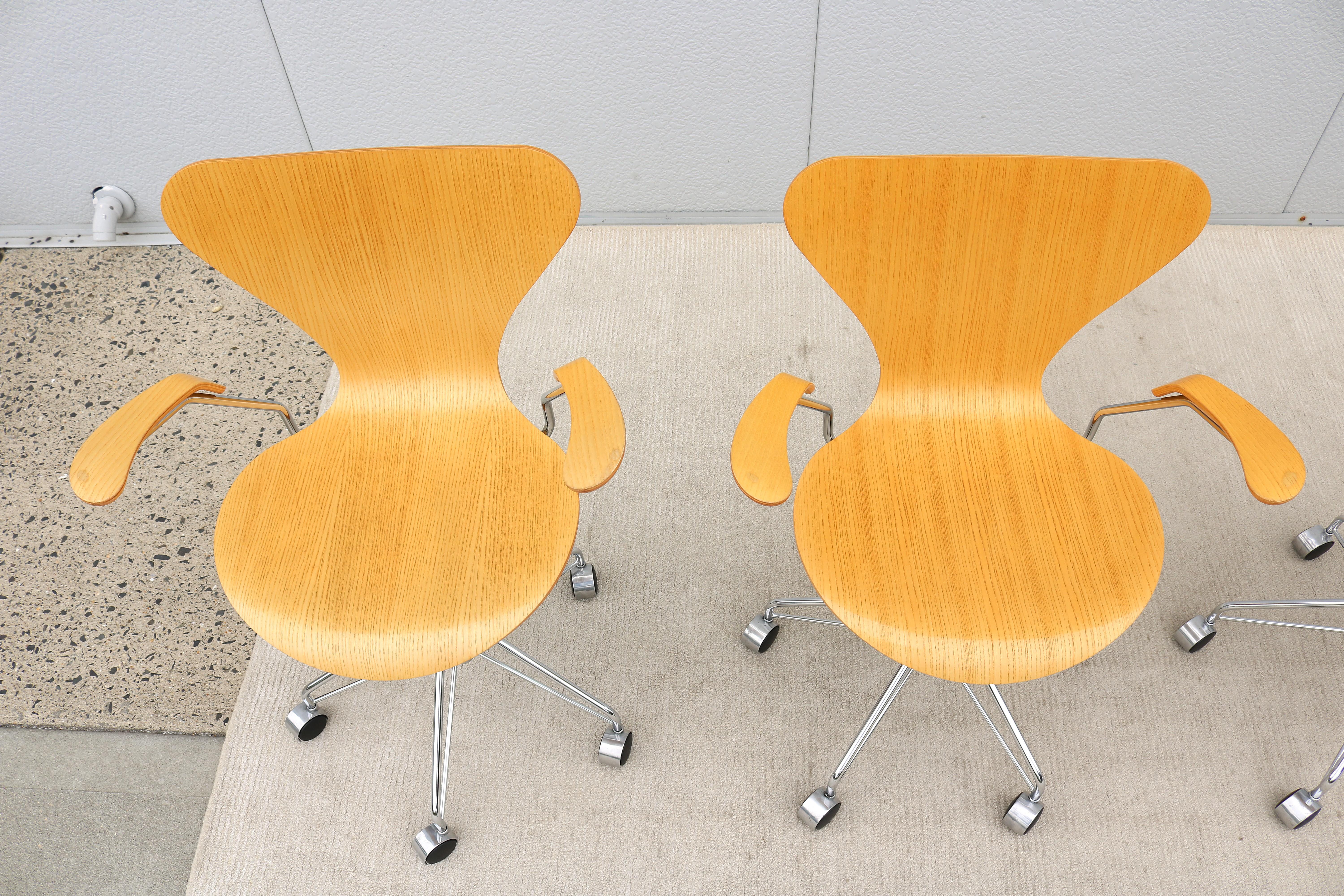 Mid-Century Danish Arne Jacobsen for Fritz Hansen Ash Series 7 Swivel Desk Chair For Sale 7
