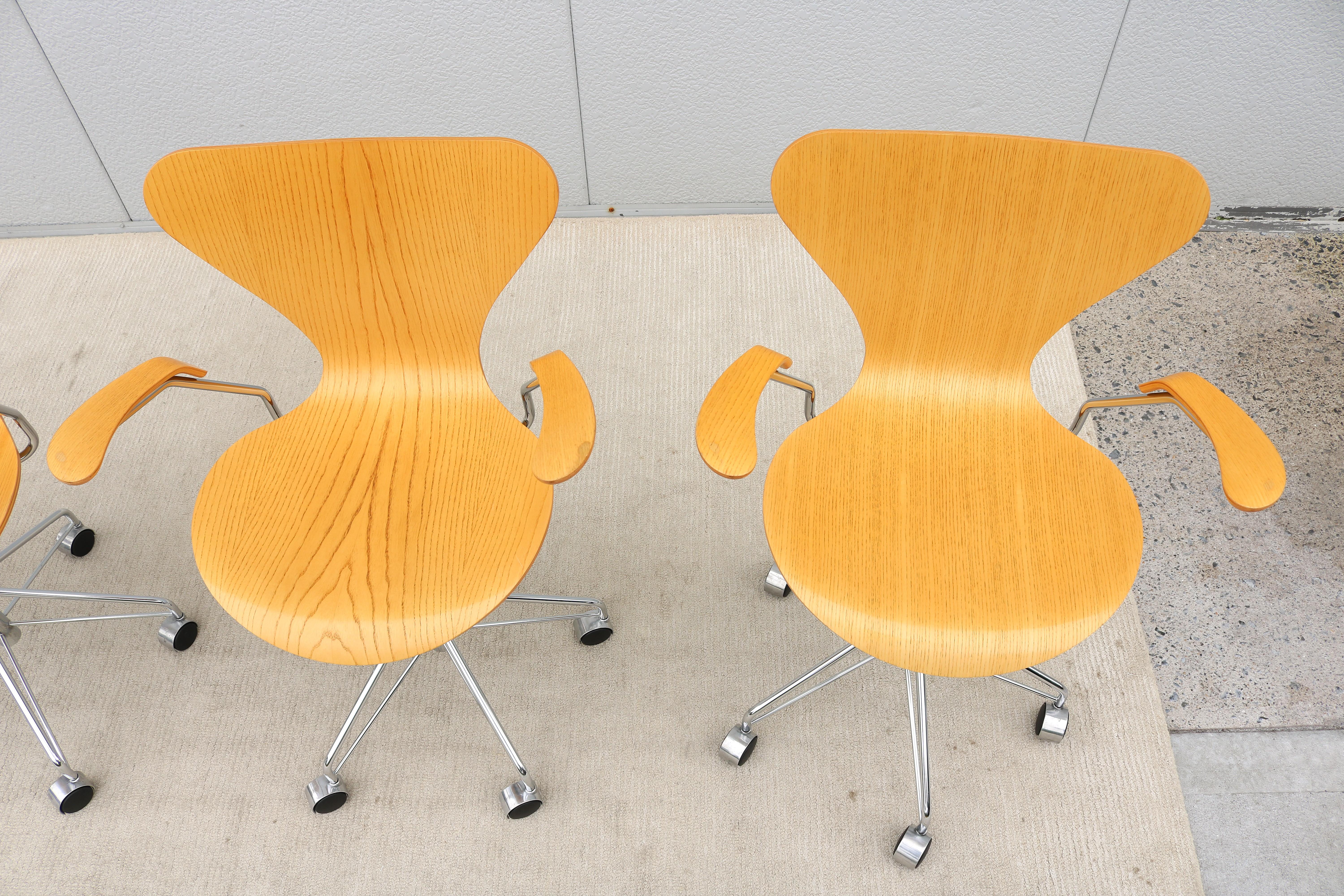 Mid-Century Danish Arne Jacobsen for Fritz Hansen Ash Series 7 Swivel Desk Chair For Sale 8